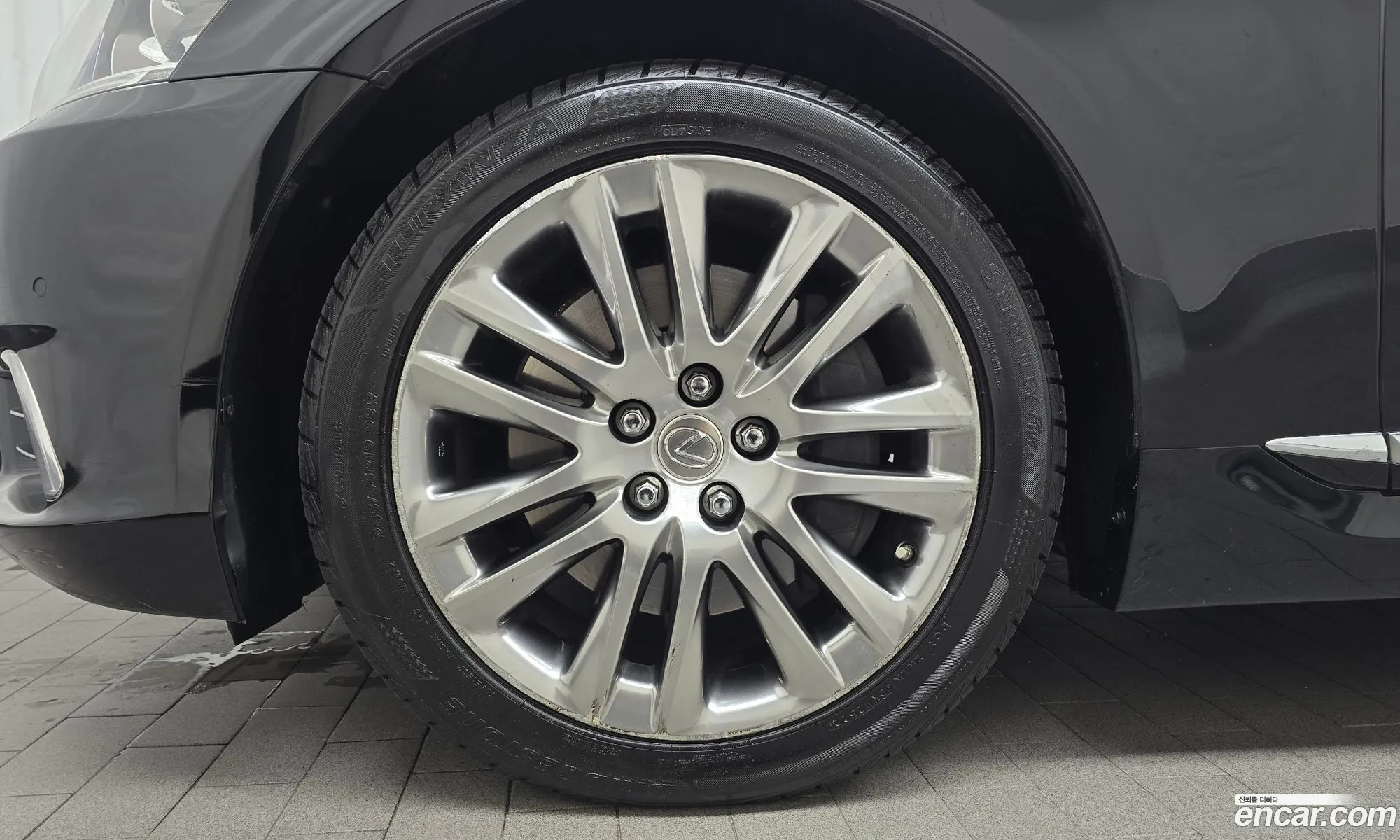 Lexus LS600hL 2013 JTHDU1EF6E5017564 — 3