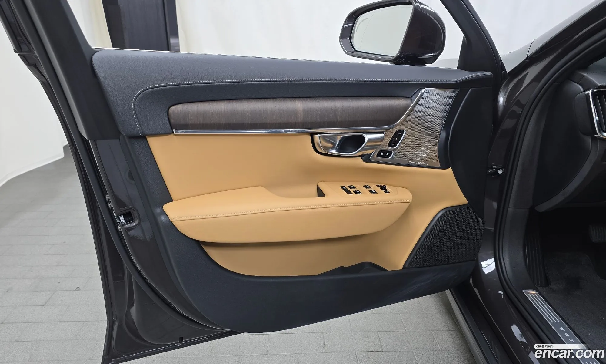 Volvo S90 2022 LVYPT0623PP326383 — 32