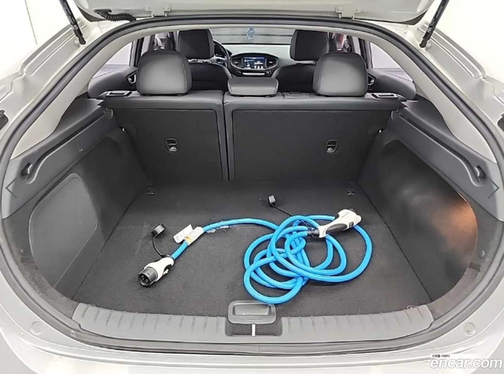 Hyundai Ioniq Electric 2016 — 4