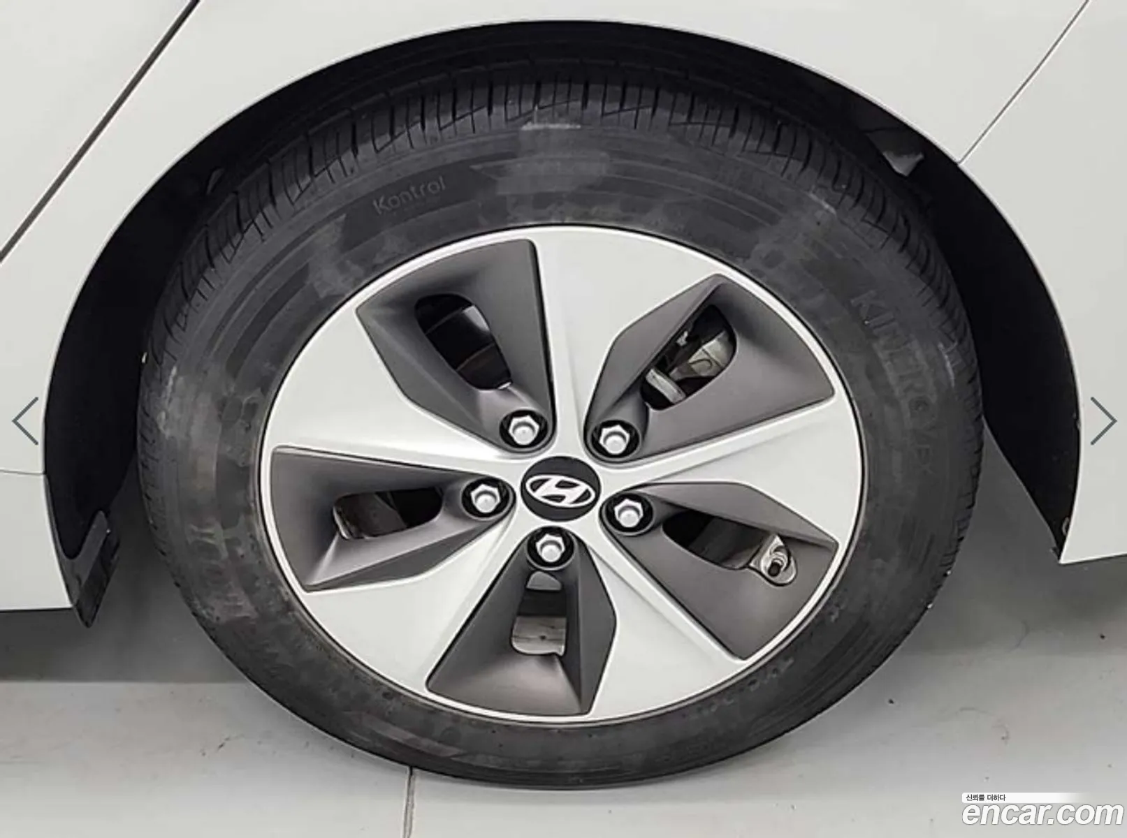 Hyundai Ioniq Electric 2016 — 11