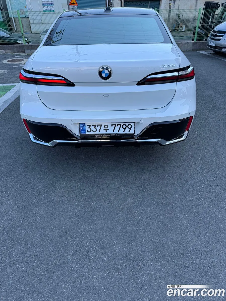 BMW 7 Series 2023 — 8