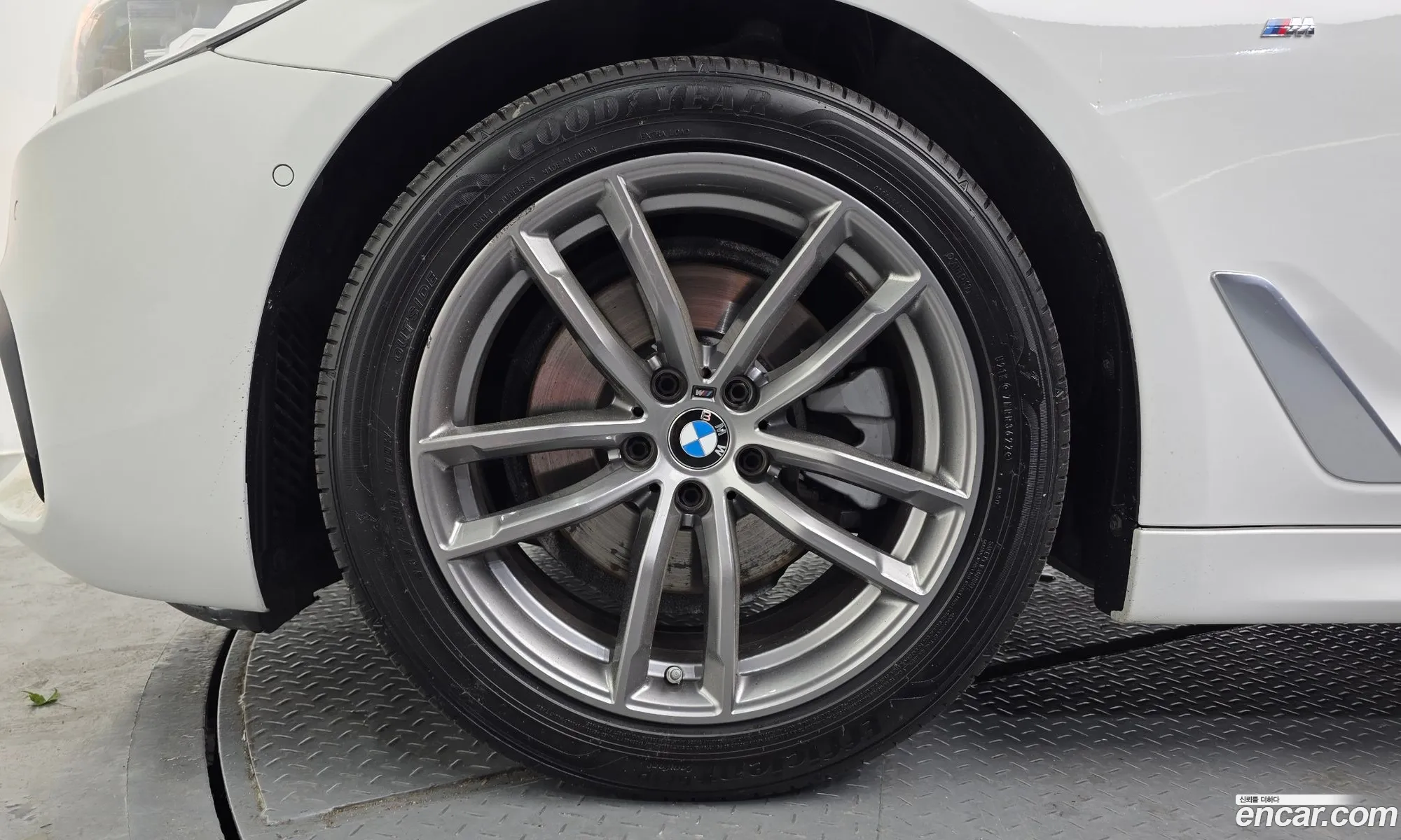 BMW 5 Series 2017 WBAJC3102JG995933 — 16