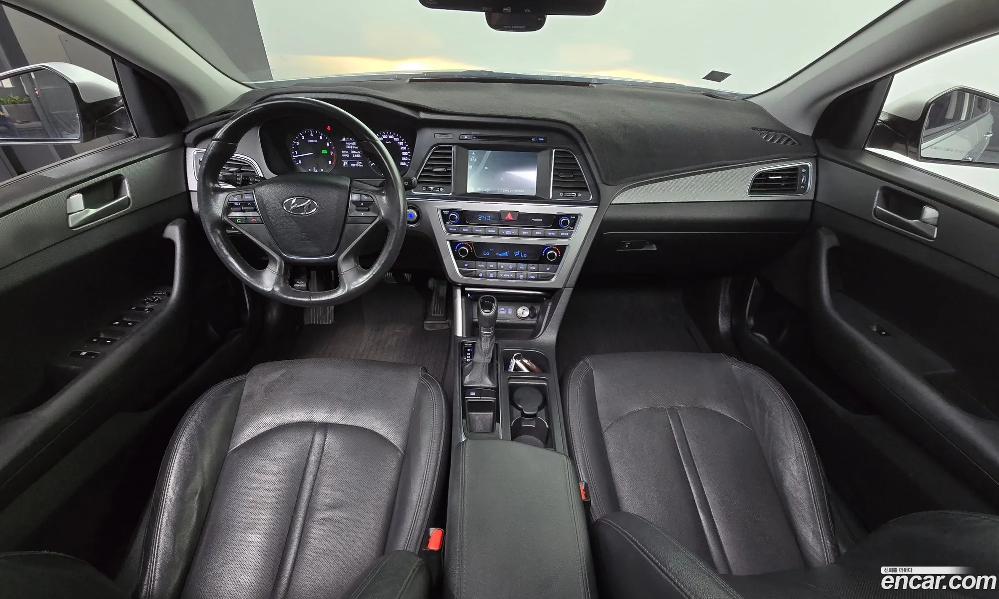 Hyundai LF Sonata 2014 — 13