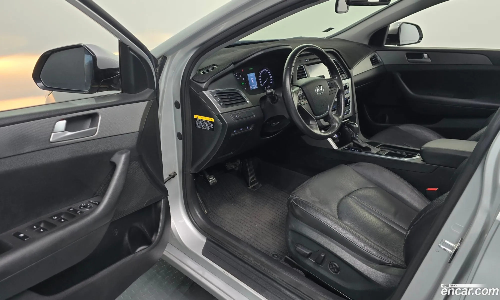 Hyundai LF Sonata 2014 — 12