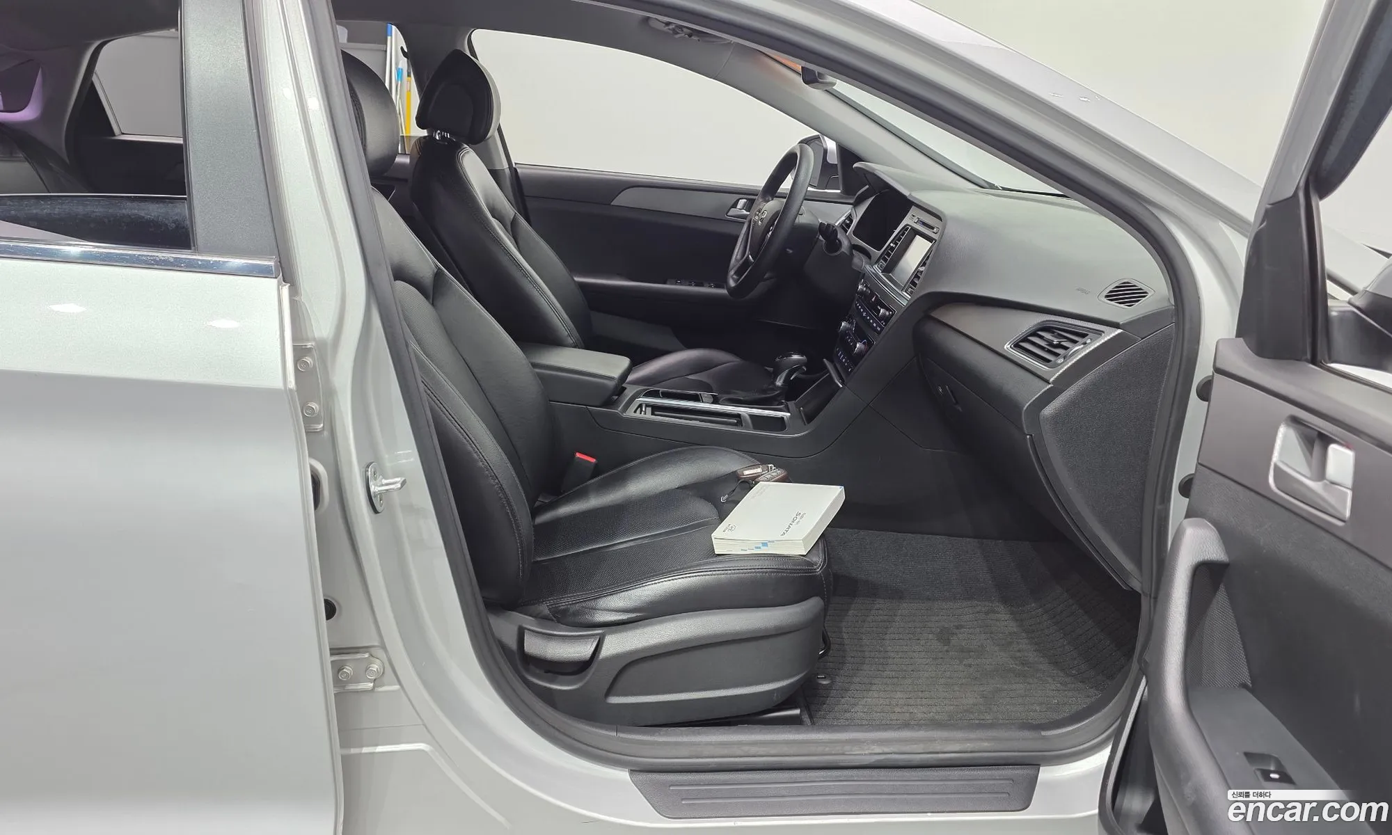 Hyundai LF Sonata 2014 — 17