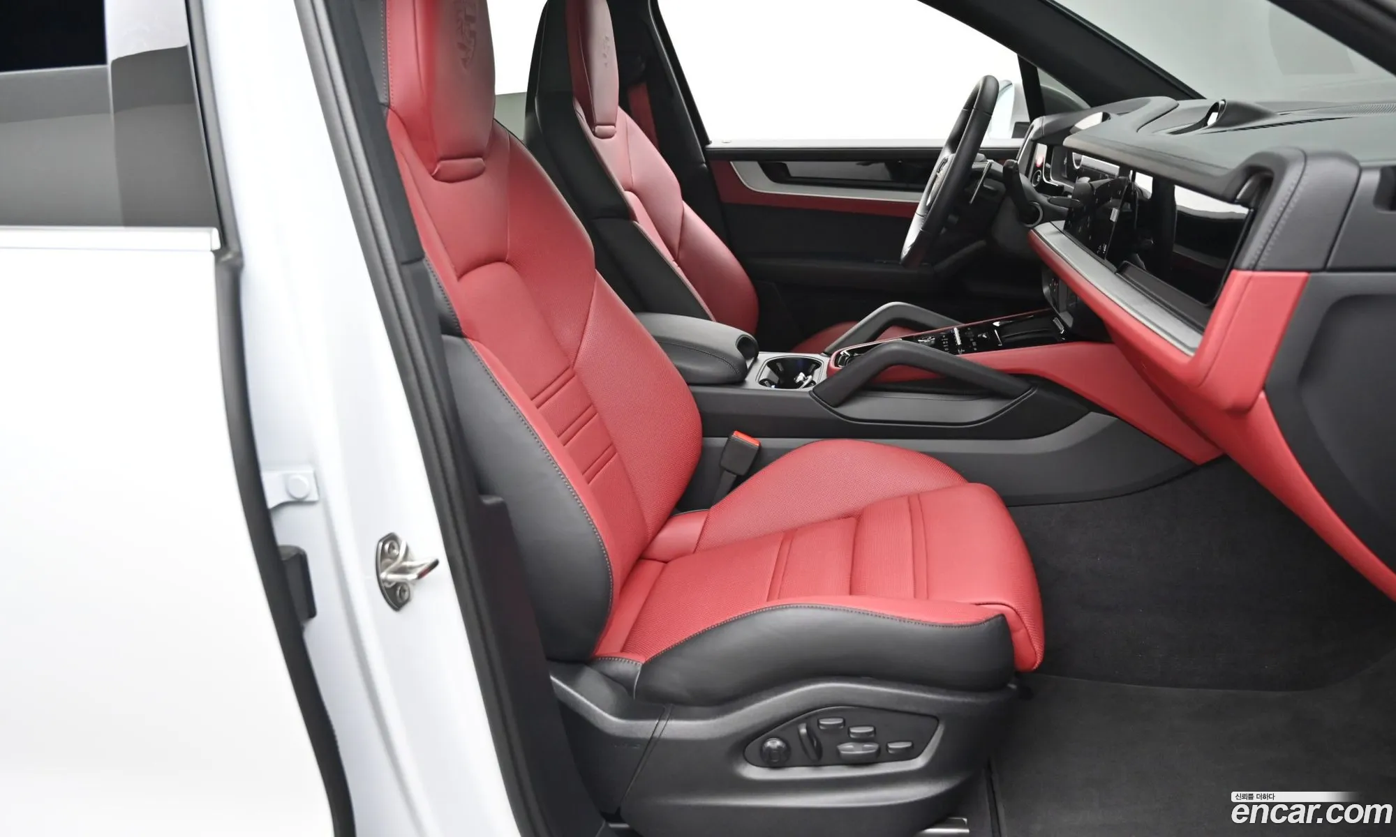 Porsche Cayenne 2025 — 18