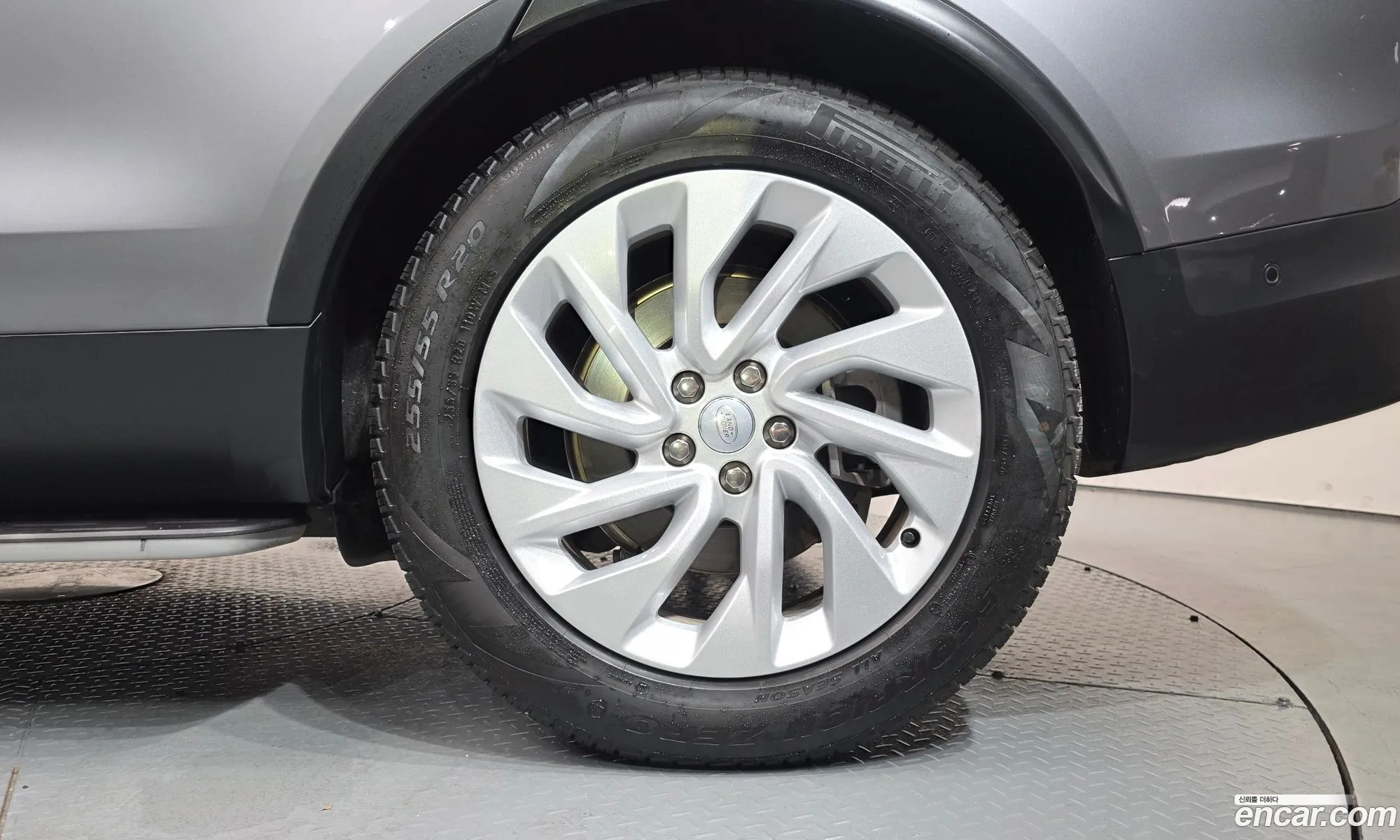 Land Rover Discovery 5 2025 — 26