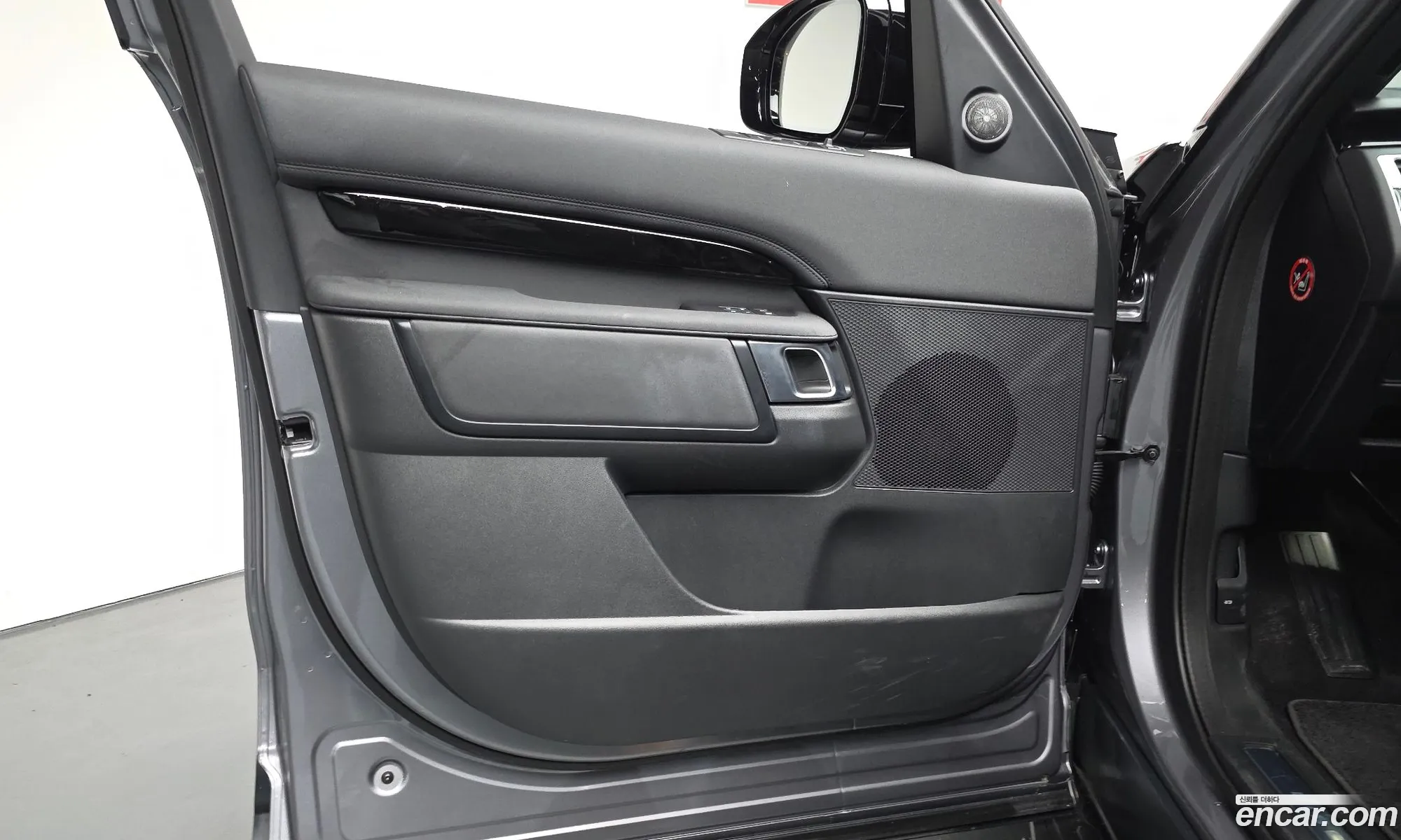 Land Rover Discovery 5 2025 — 29