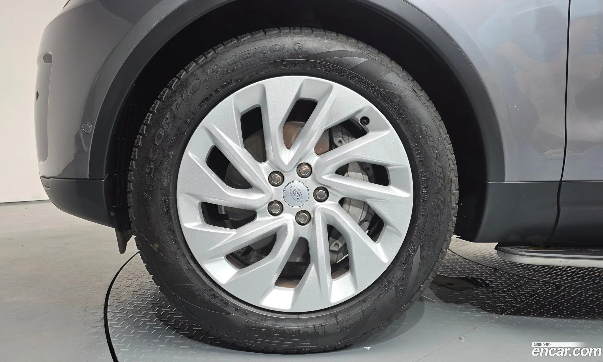 Land Rover Discovery 5 2025 — 2