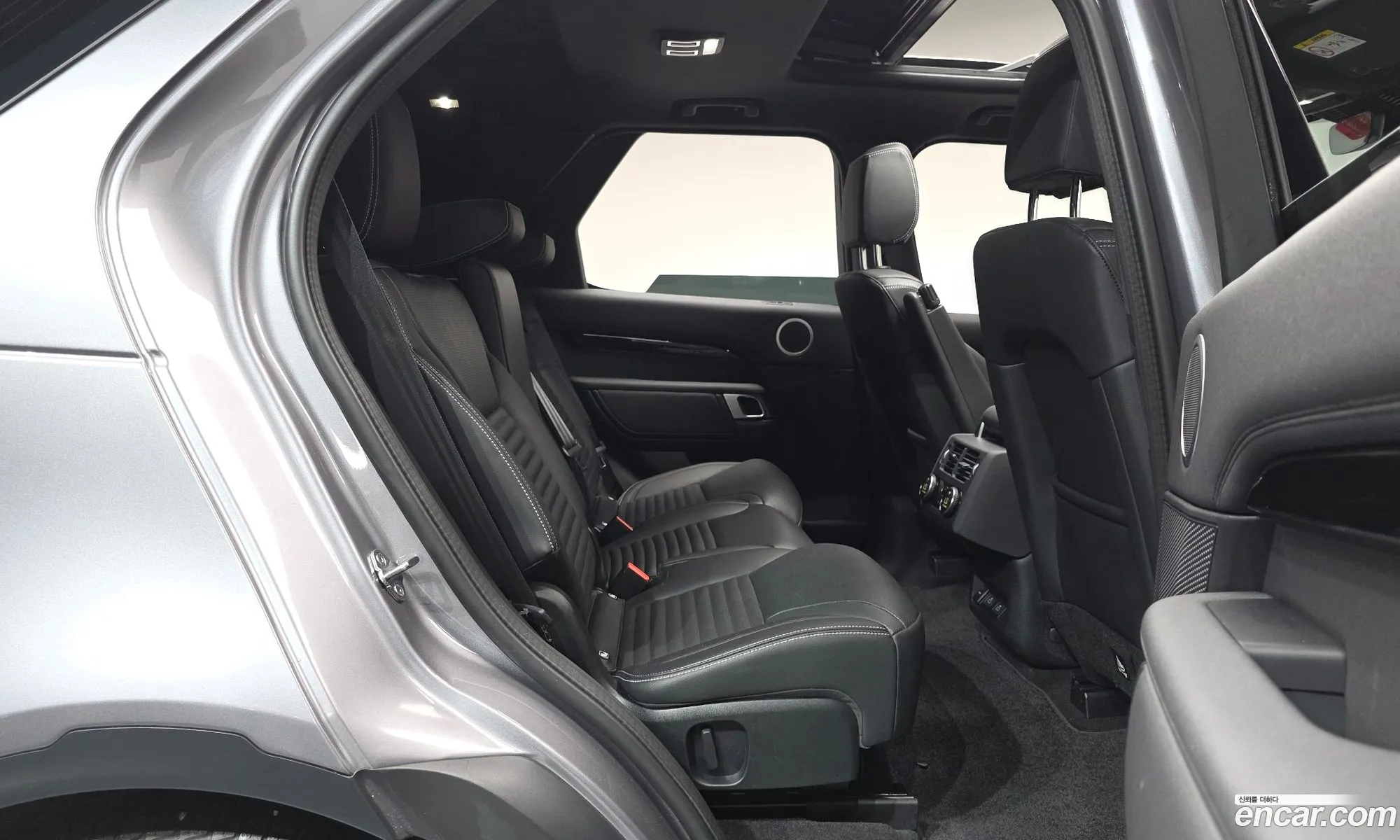 Land Rover Discovery 5 2025 — 9