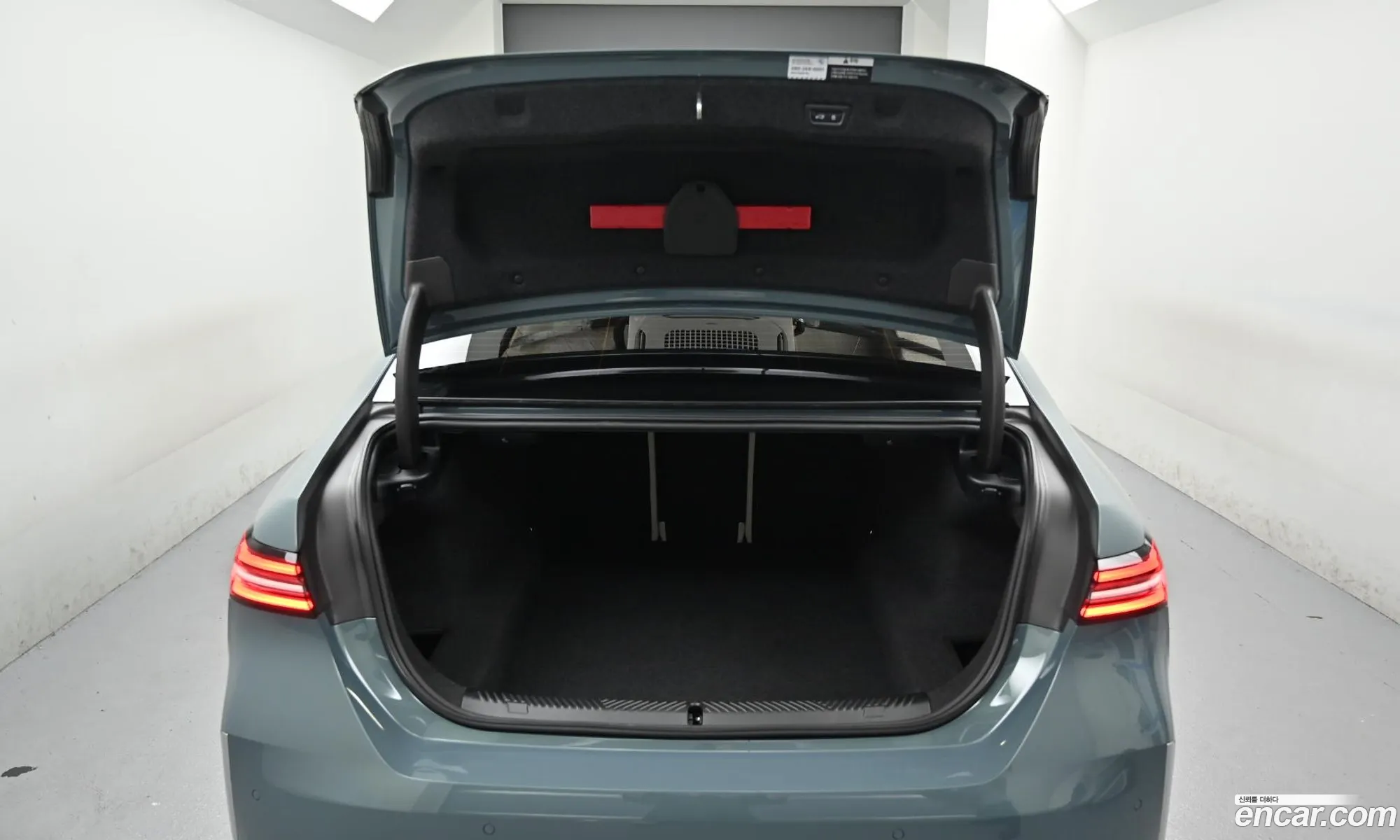 BMW 5 Series 2025 — 8