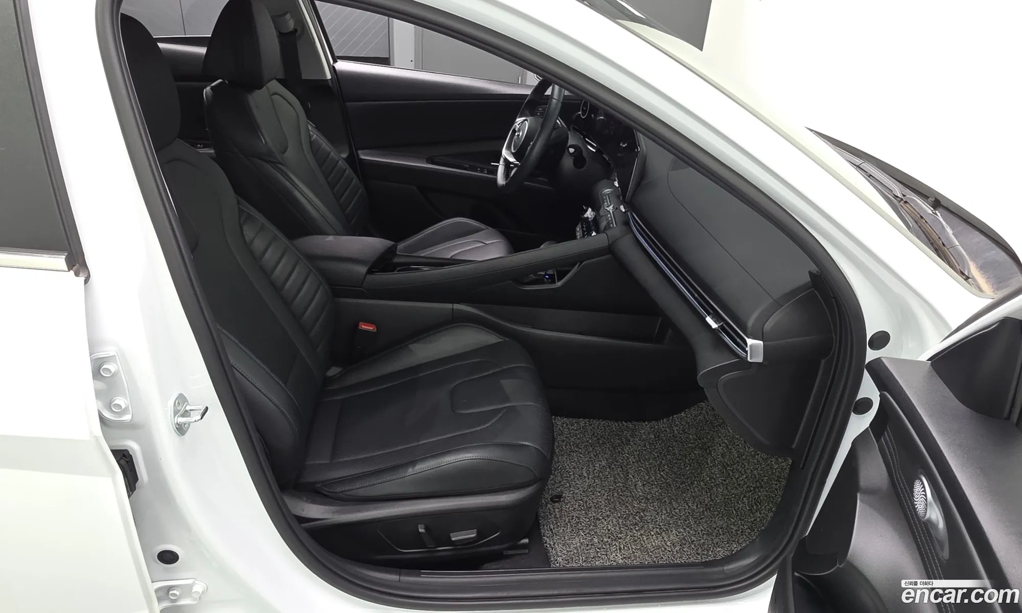 Hyundai Elantra 2023 — 31