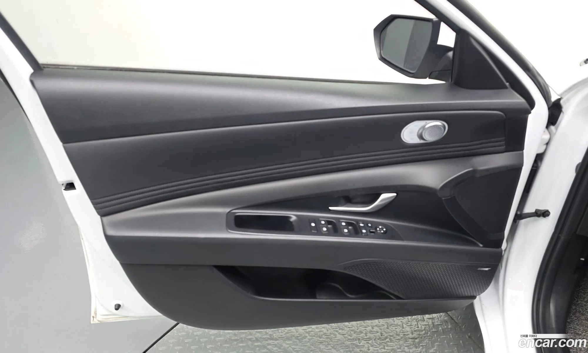 Hyundai Elantra 2023 — 4