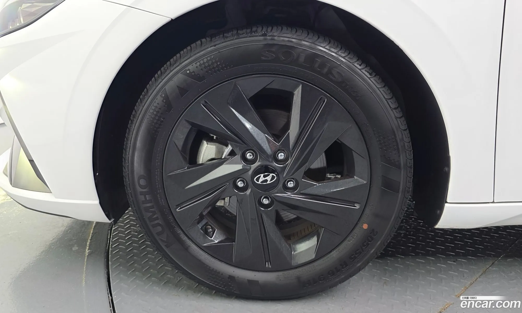 Hyundai Elantra 2023 — 21