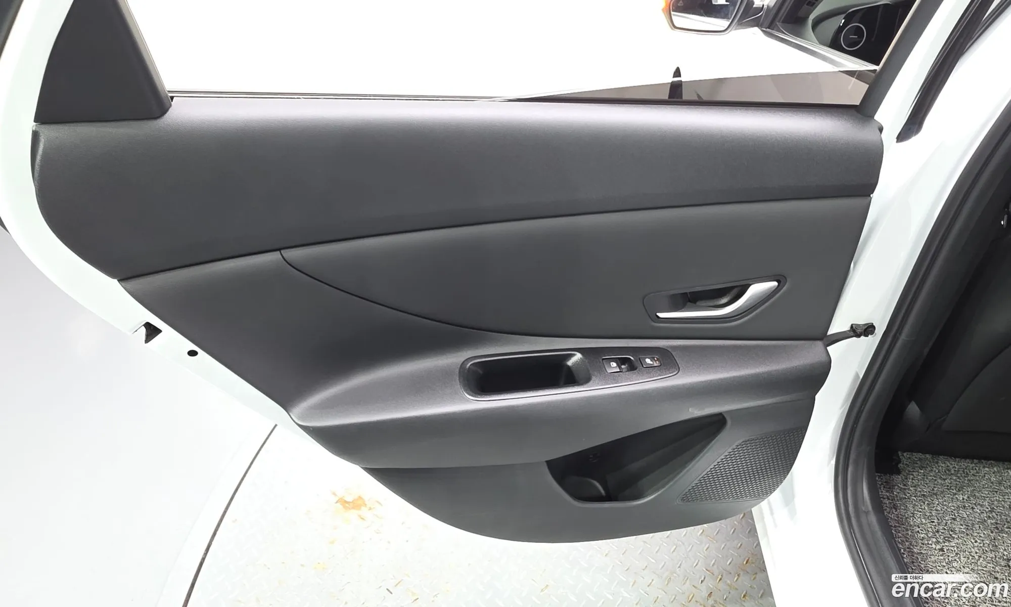 Hyundai Elantra 2023 — 32