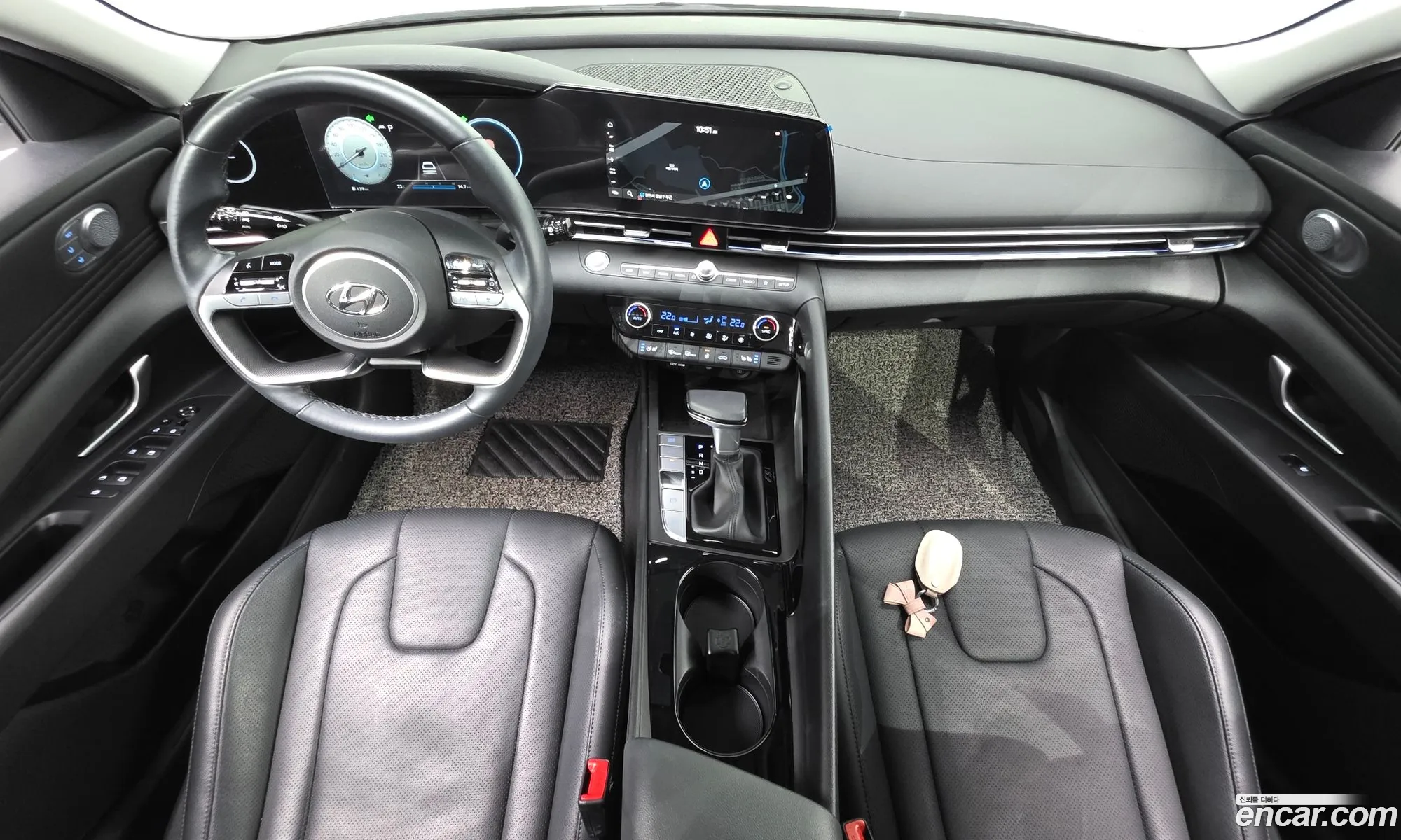 Hyundai Elantra 2023 — 16