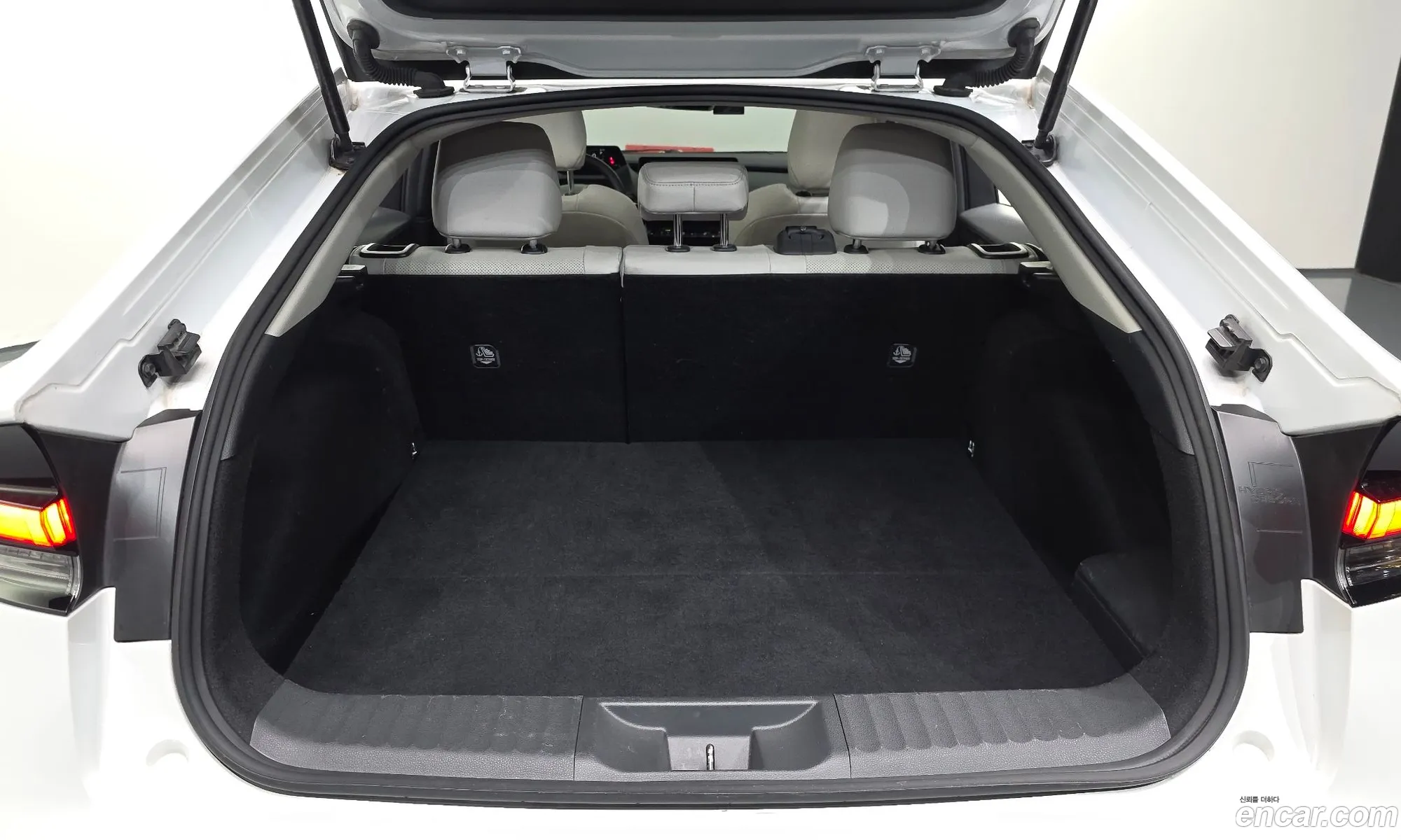 Toyota Prius 2023 JTDACBAU7R3014935 — 11