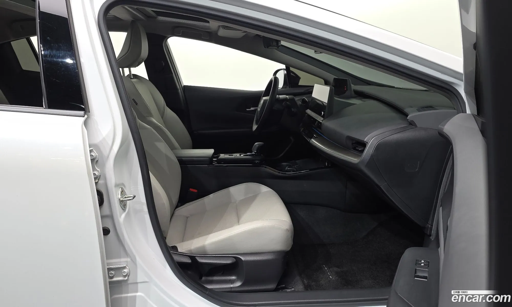 Toyota Prius 2023 JTDACBAU7R3014935 — 19