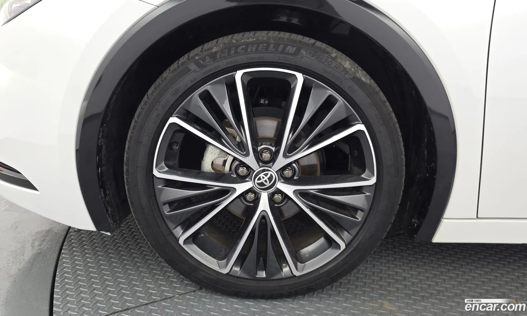 Toyota Prius 2023 JTDACBAU7R3014935 — 28