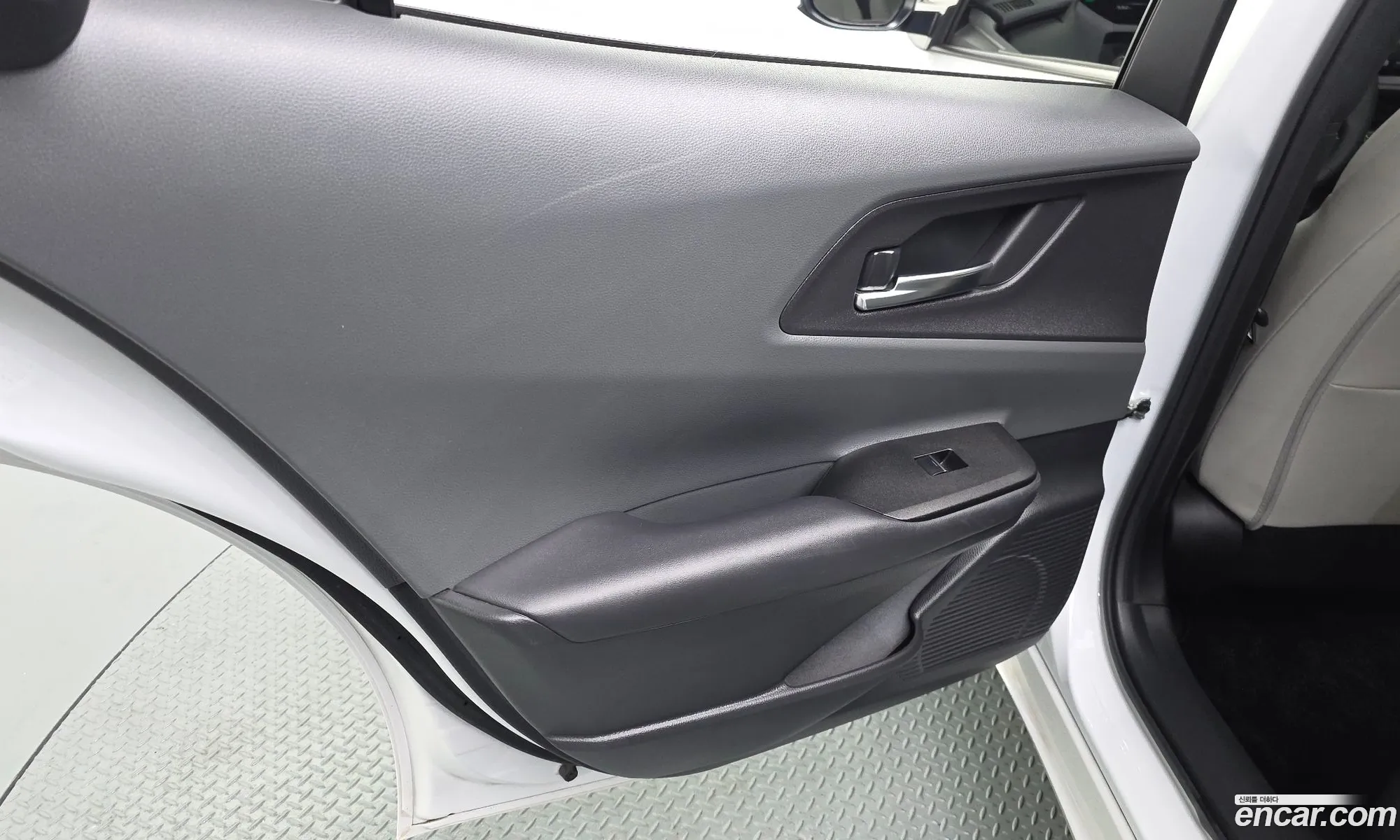 Toyota Prius 2023 JTDACBAU7R3014935 — 9