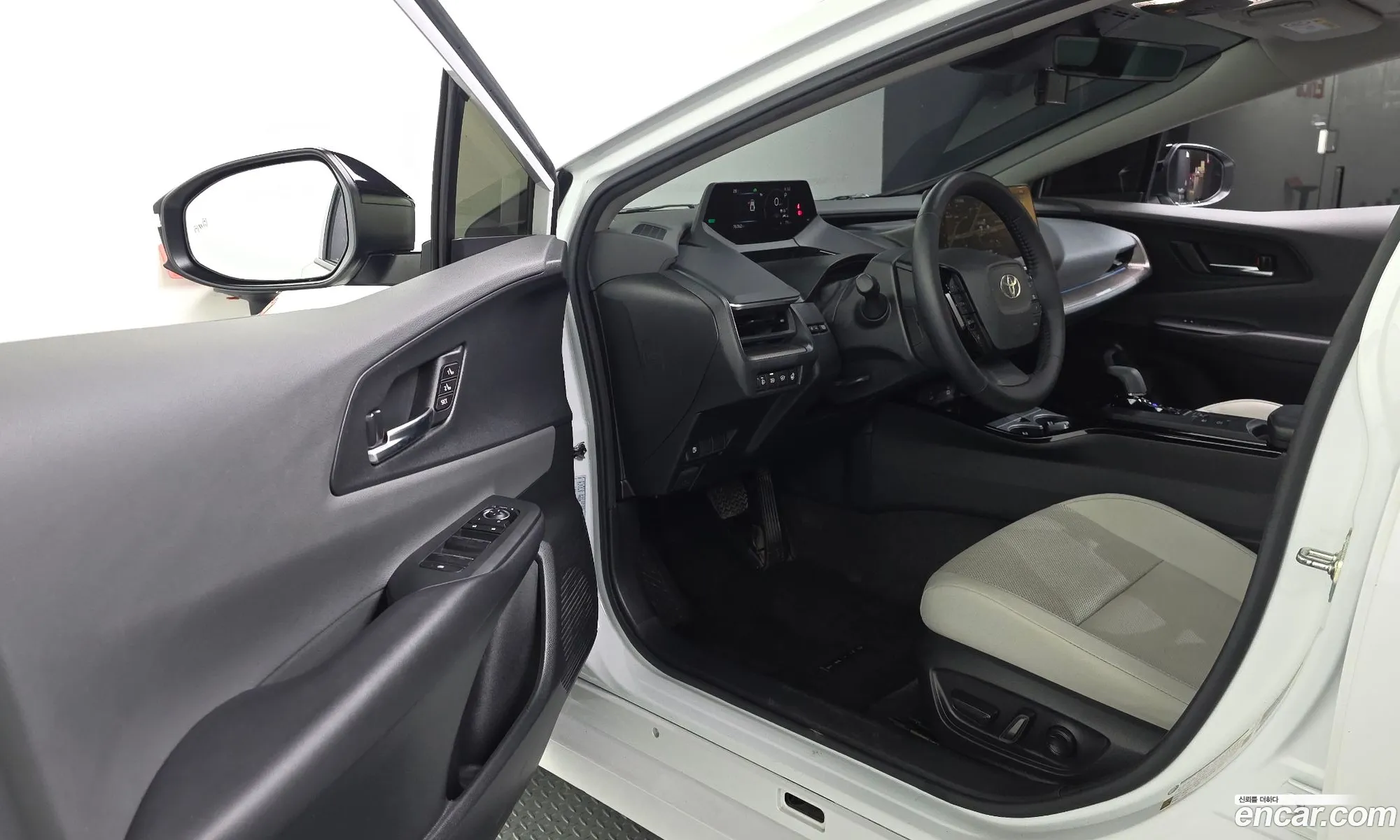 Toyota Prius 2023 JTDACBAU7R3014935 — 12