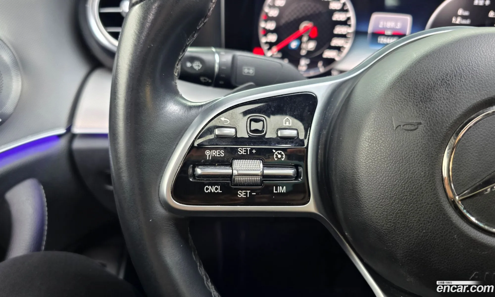 Mercedes-Benz E-Class W213 2018 — 24