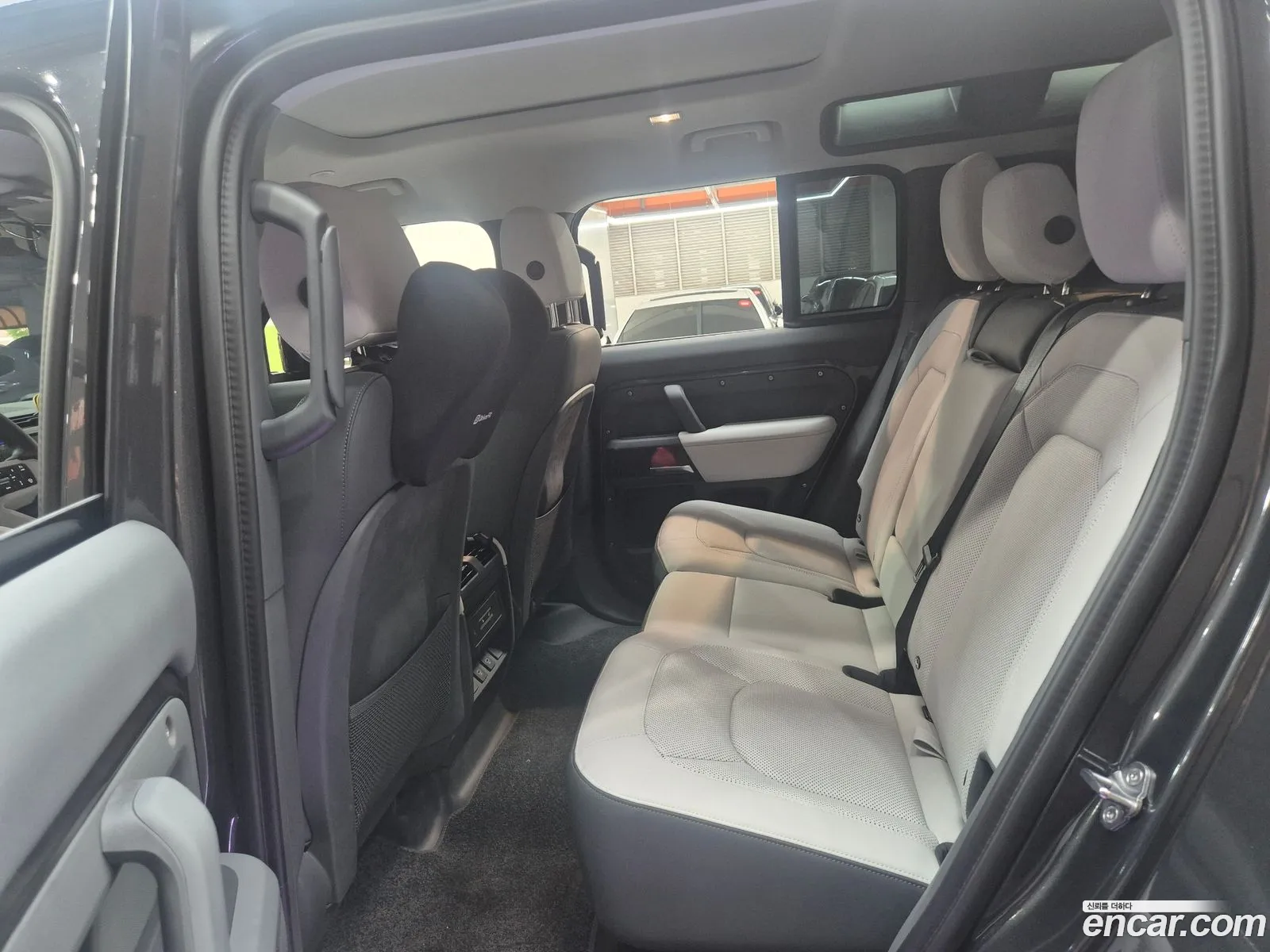 Land Rover Defender 2025 — 13