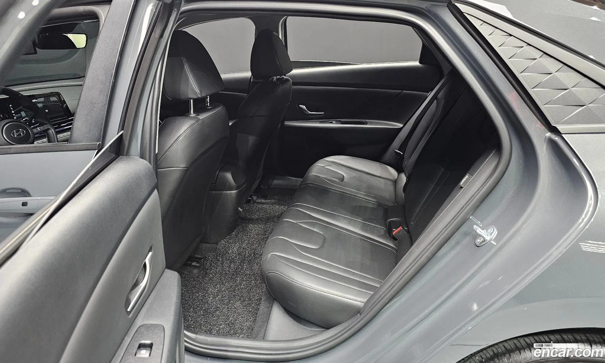 Hyundai Elantra 2023 — 18