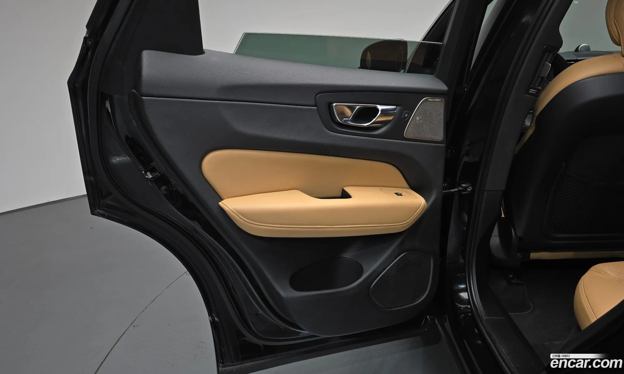 Volvo XC60 2020 — 17