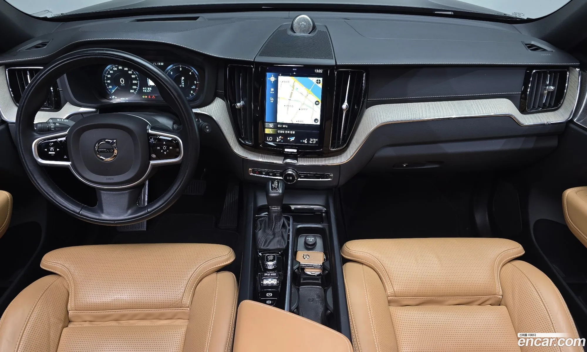 Volvo XC60 2020 — 16