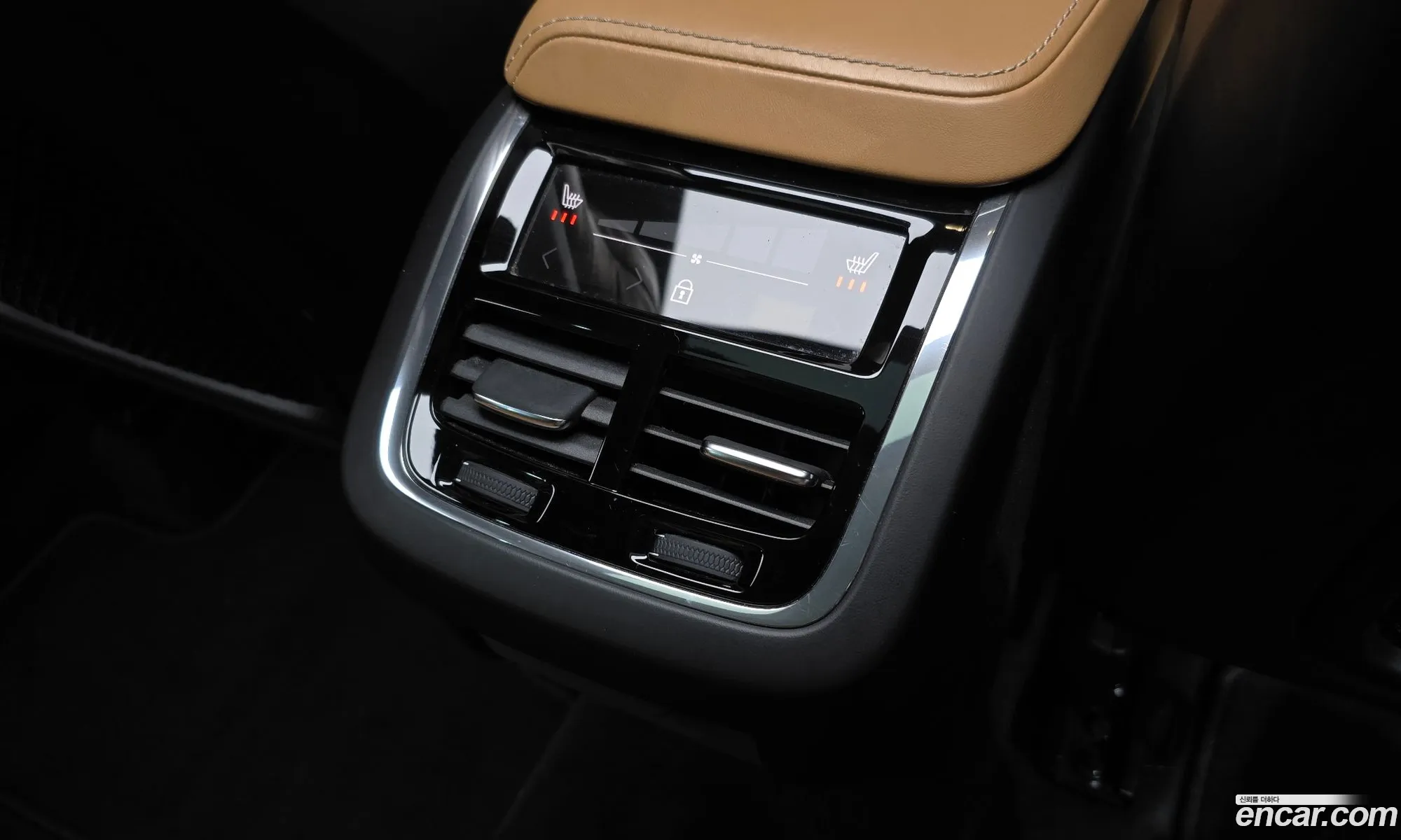 Volvo XC60 2020 — 26