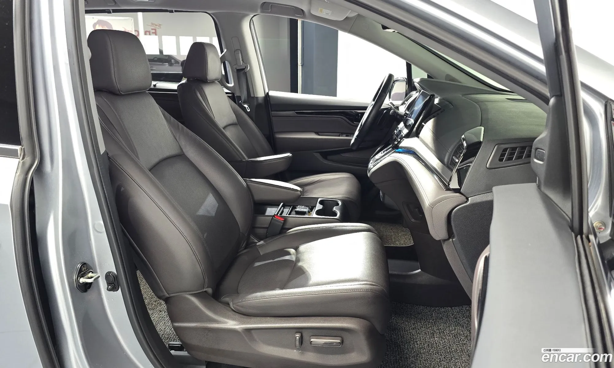 Honda Odyssey 2018 5KBRL6880JB600441 — 31
