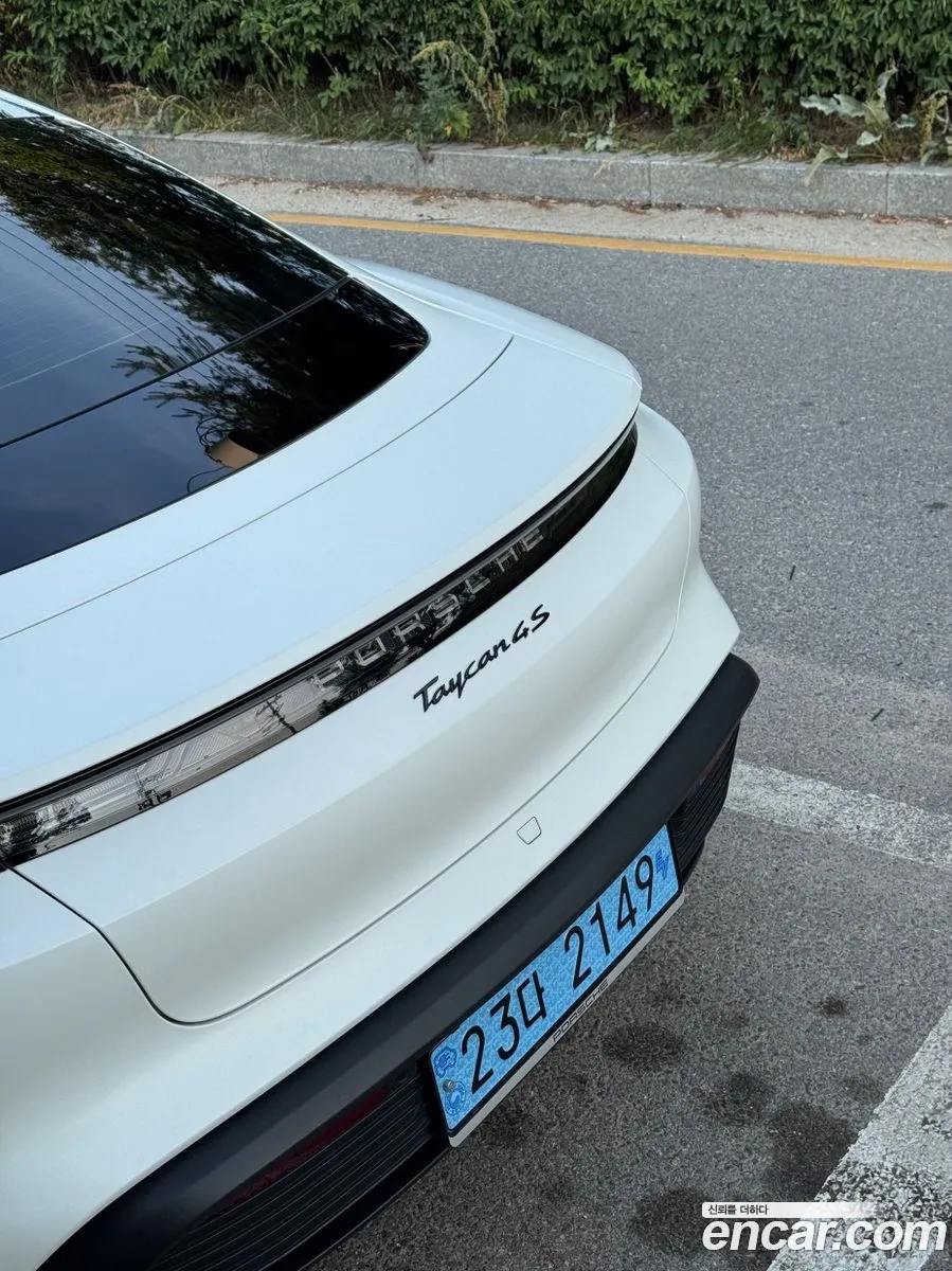 Porsche Taycan 2024 — 2
