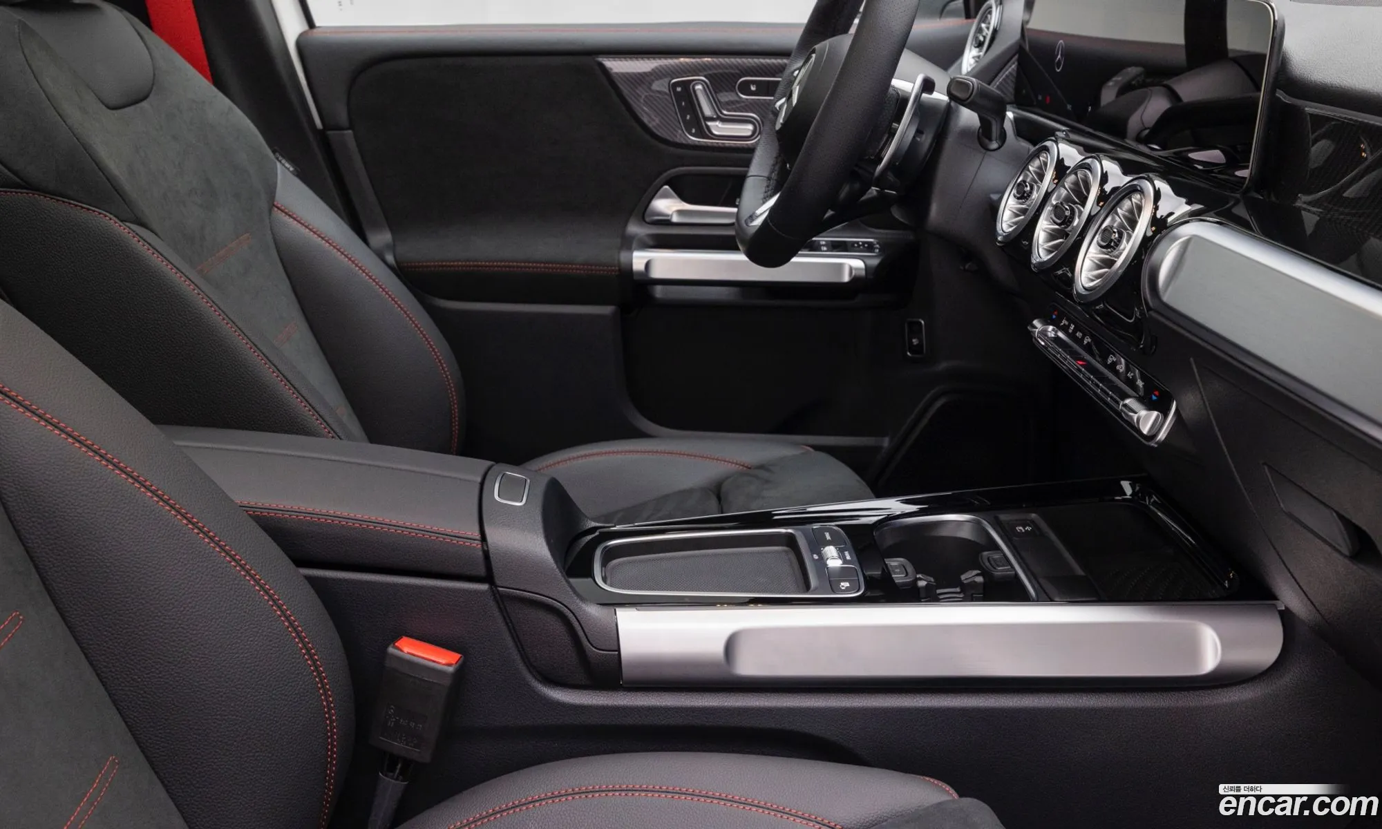 Mercedes-Benz GLB-Class X247 2025 — 13