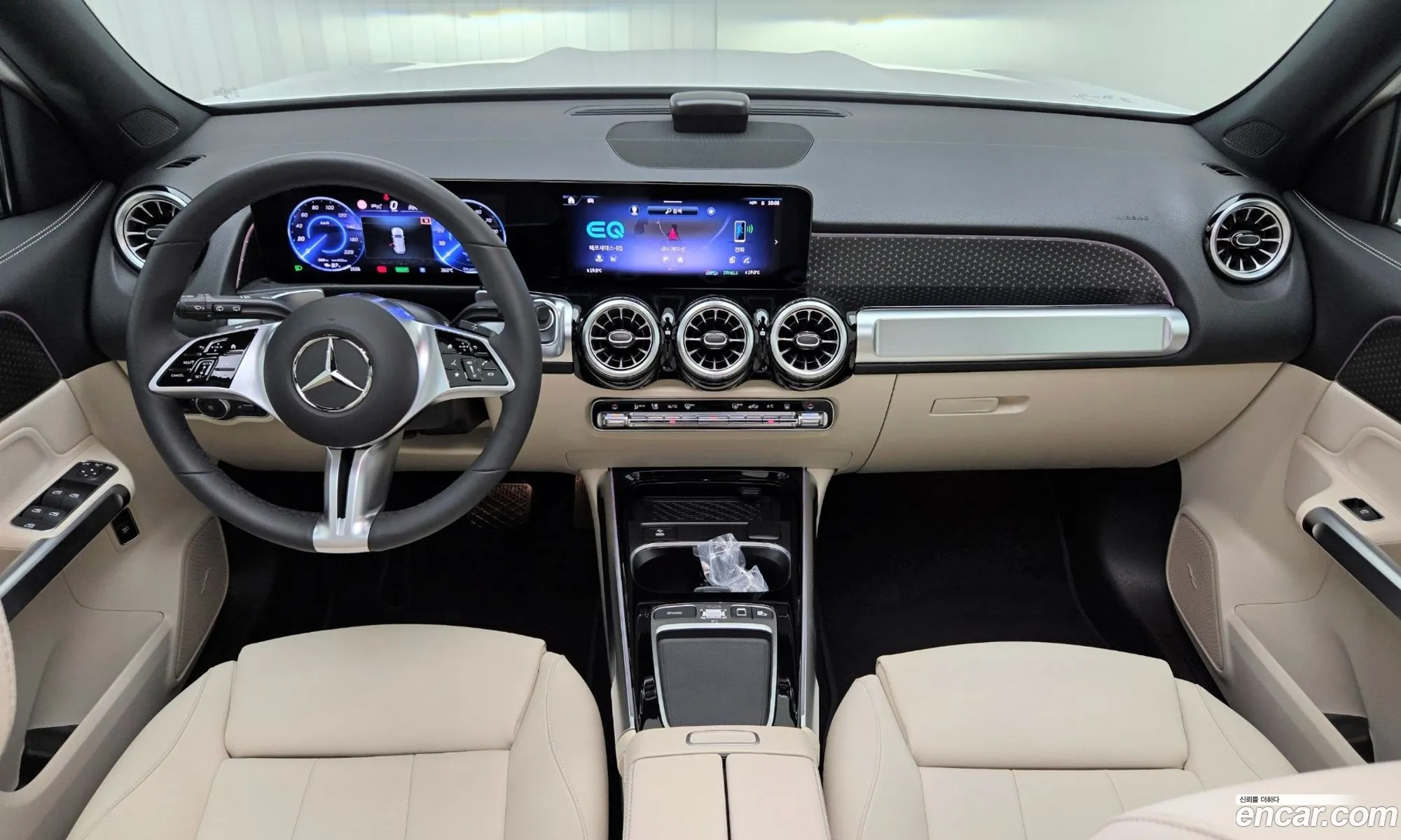 Mercedes-Benz EQB X243 2025 — 17
