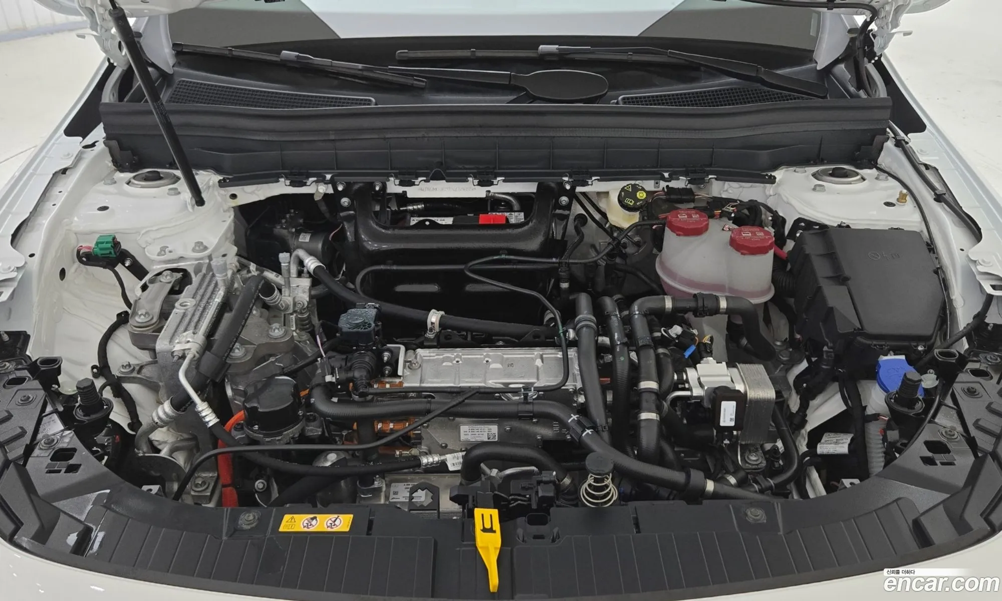 Mercedes-Benz EQB X243 2025 — 18