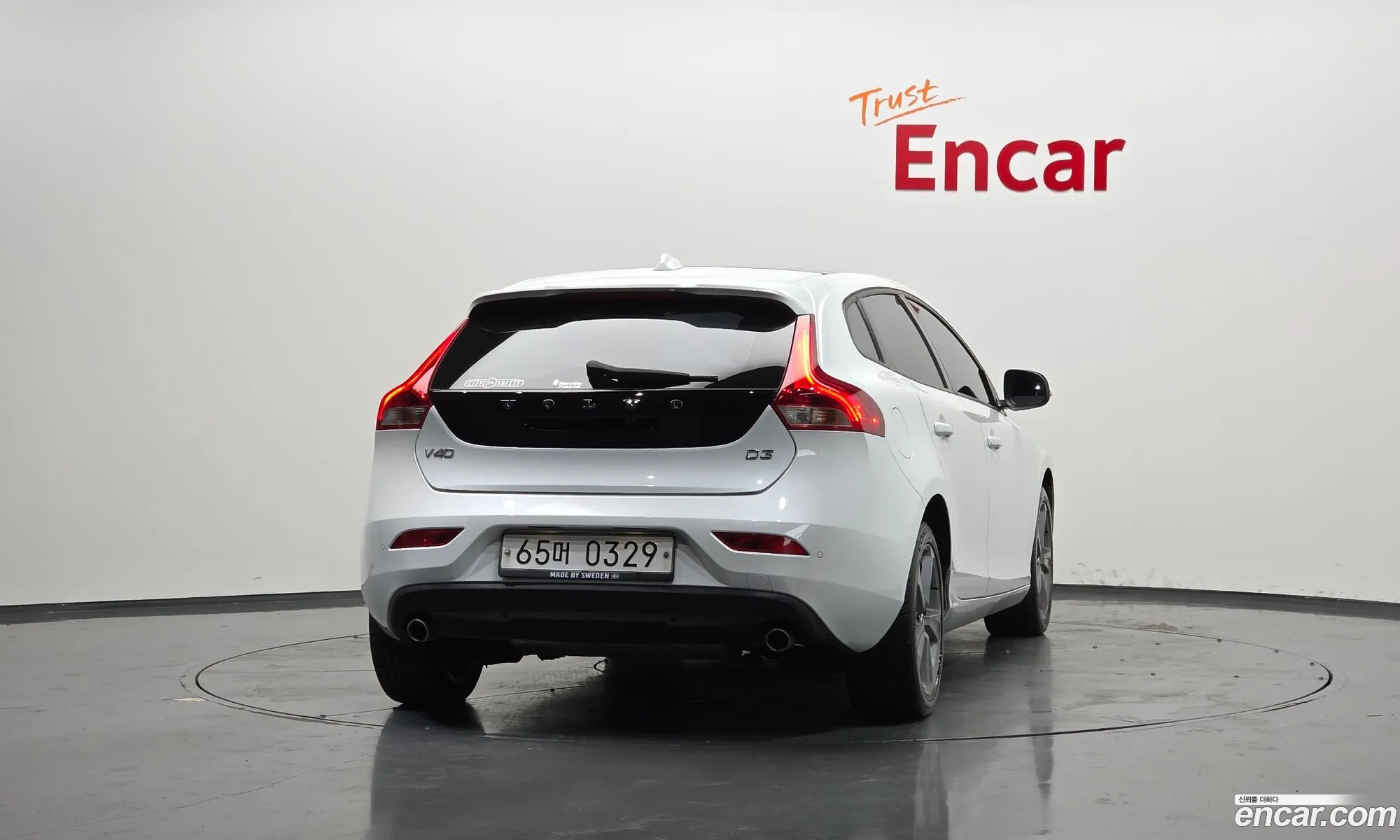 Volvo V40 2016 — 2