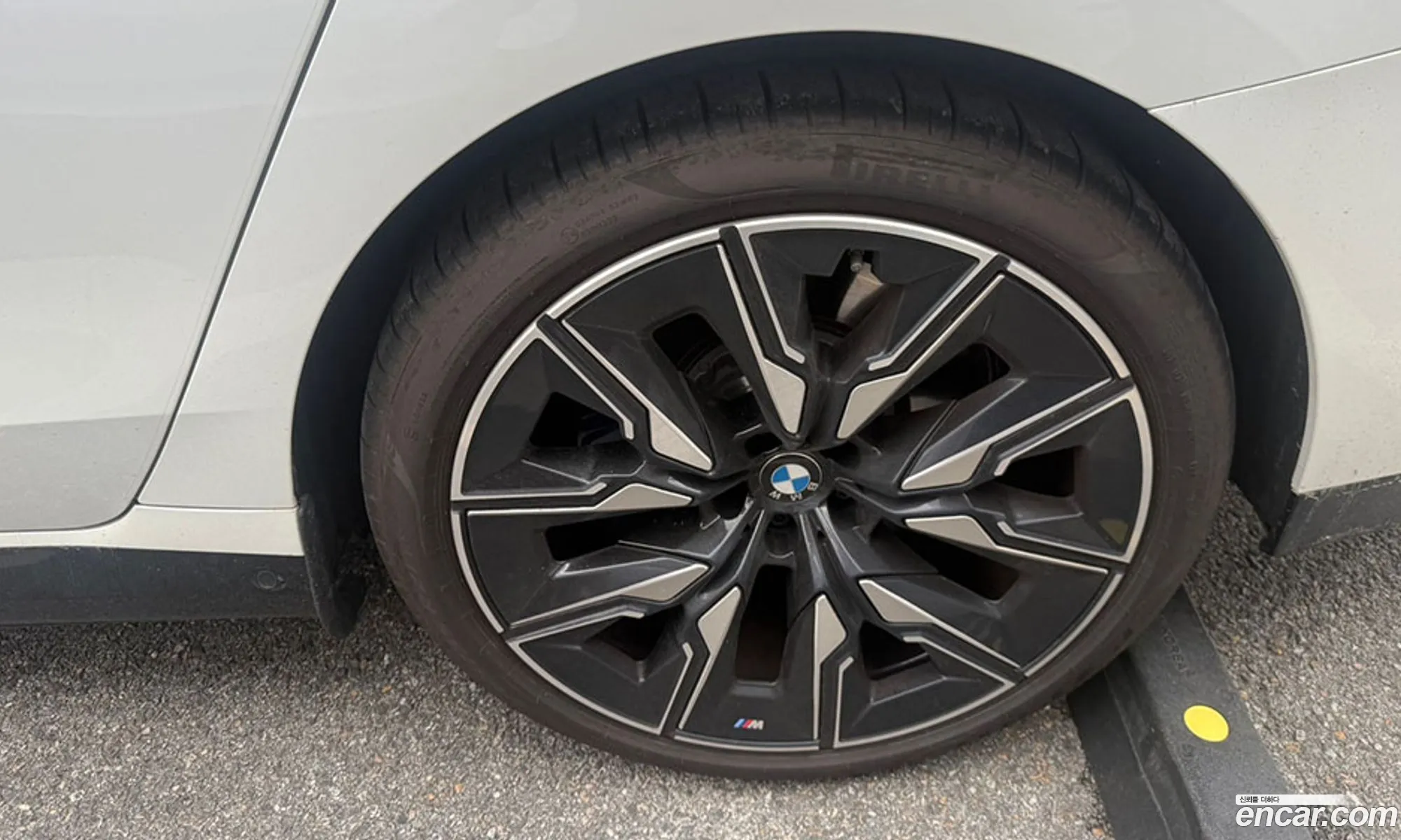BMW i7 2024 — 13