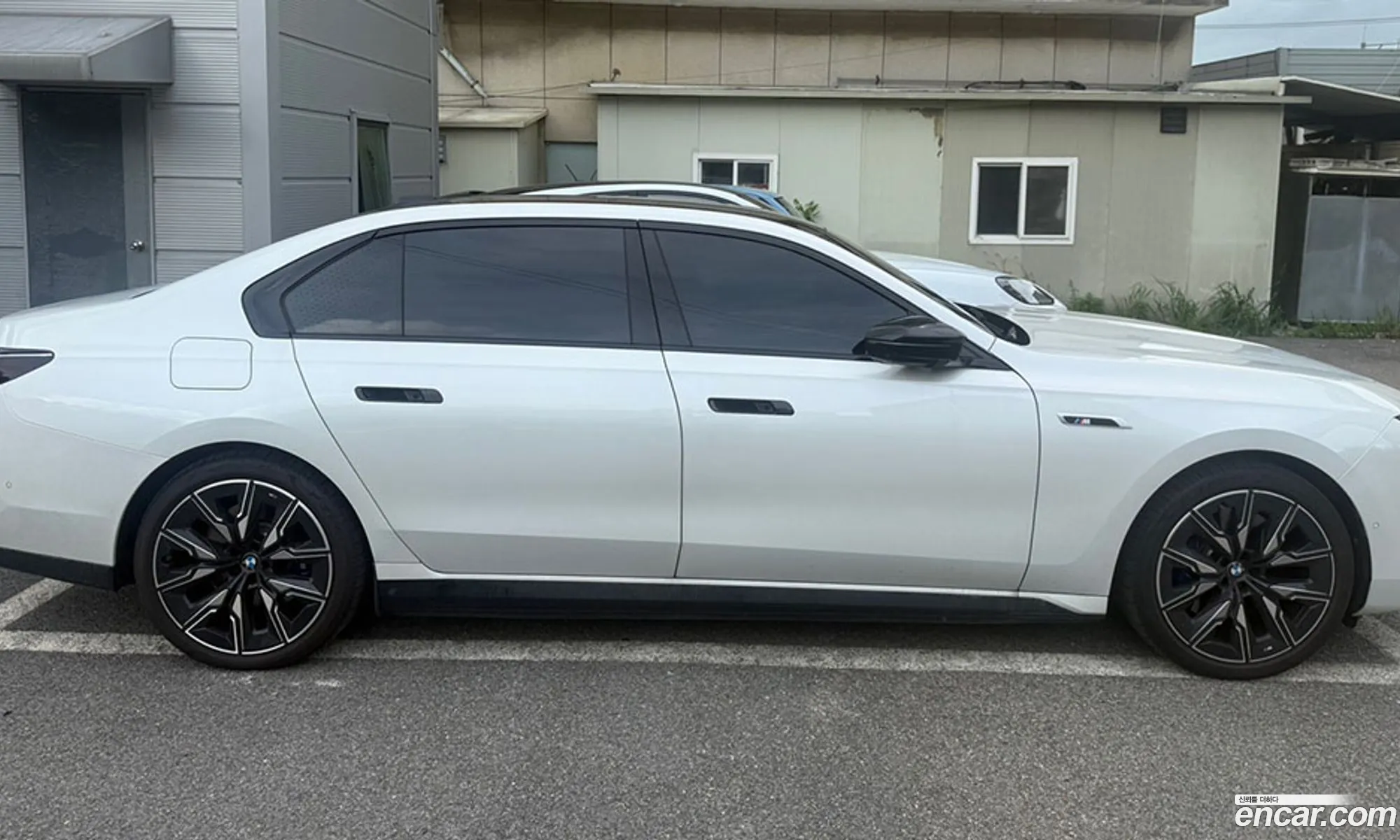 BMW i7