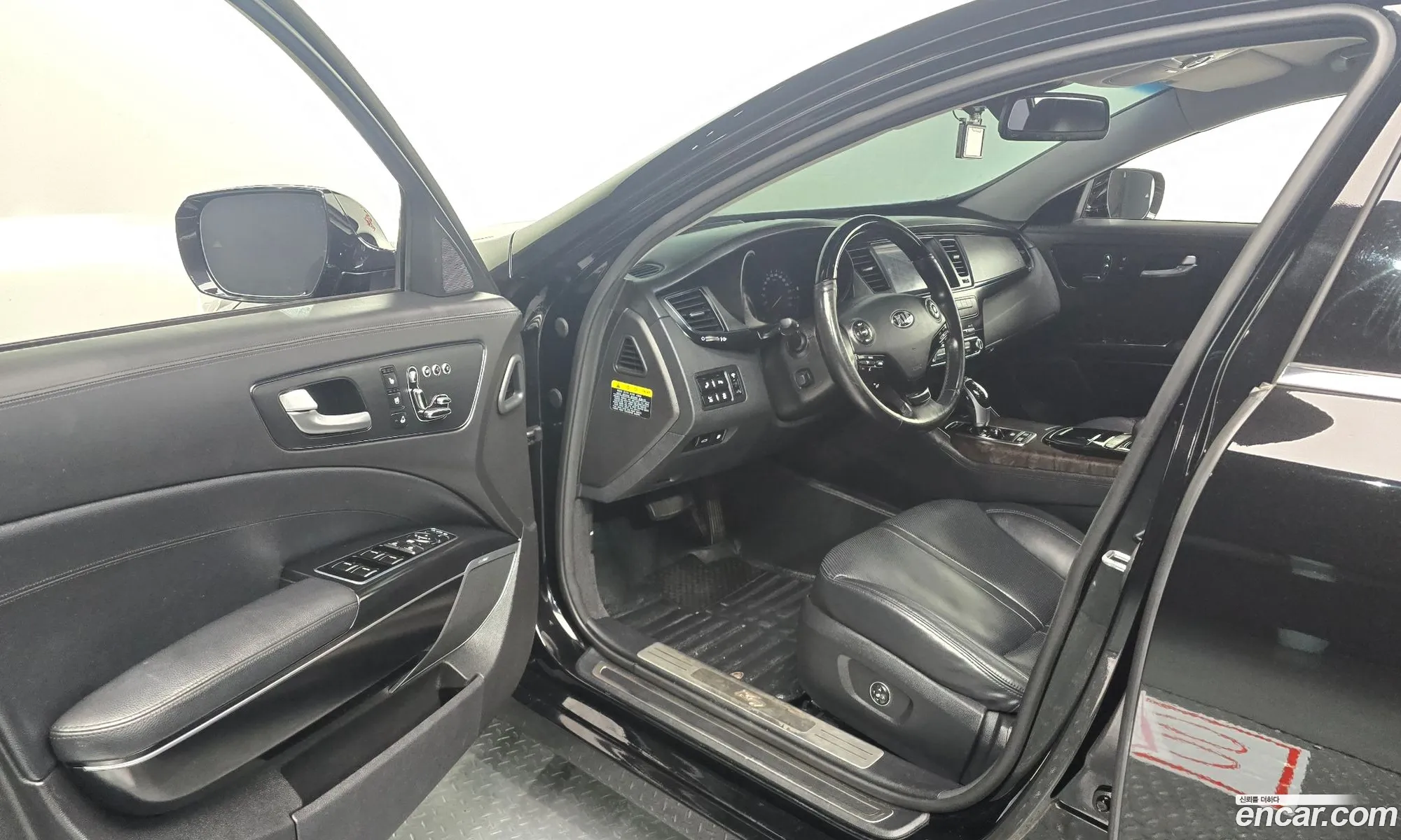 Kia K9 2012 — 28