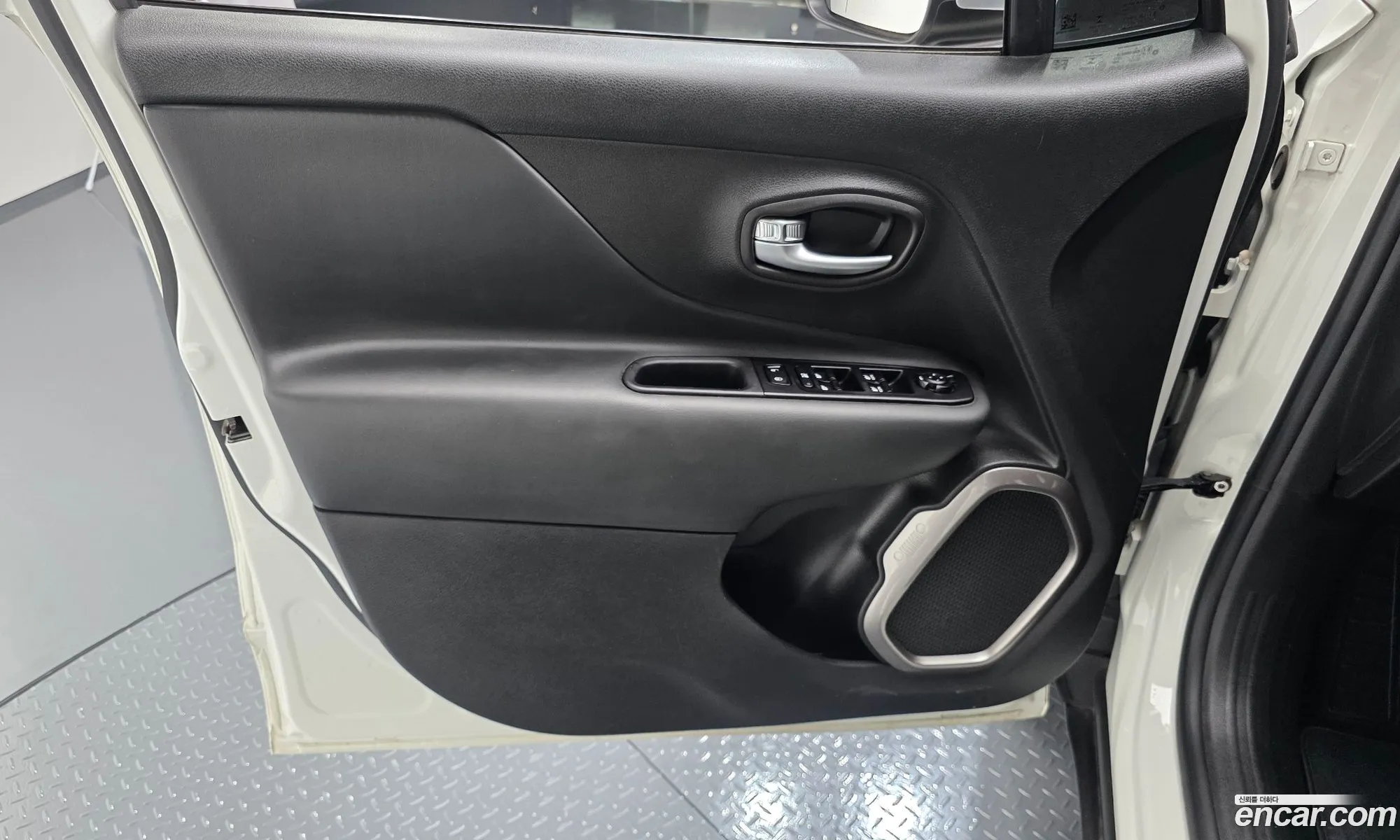 Jeep Renegade 2022 — 28