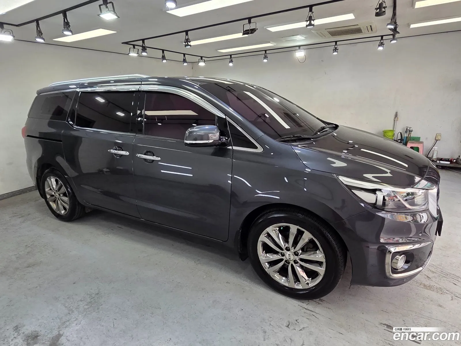 Kia Carnival 2017 — 2