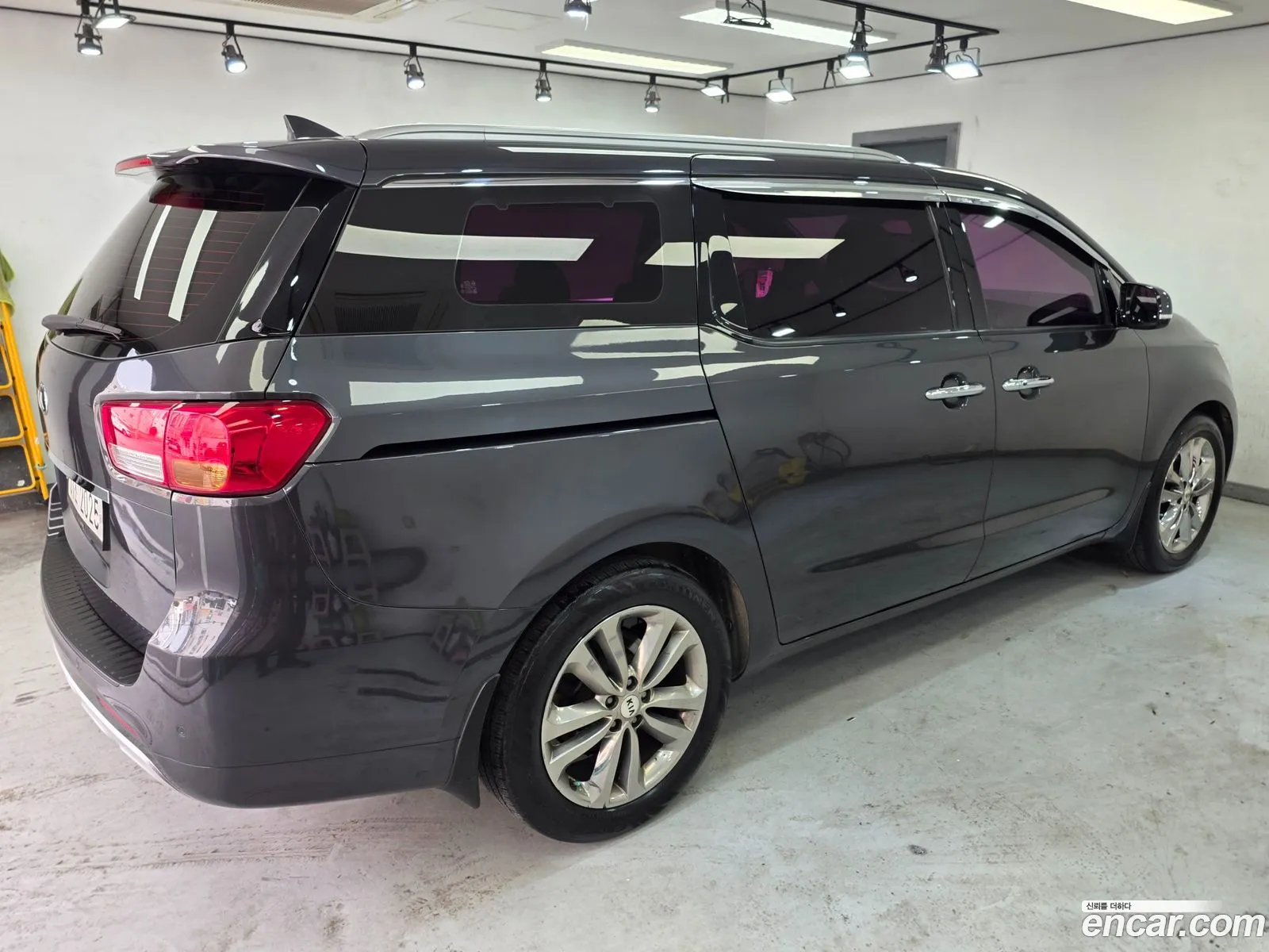 Kia Carnival 2017 — 12