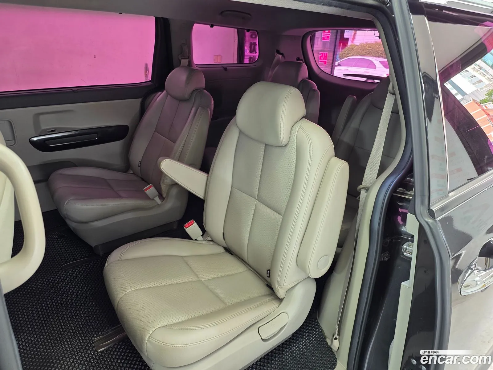 Kia Carnival 2017 — 10