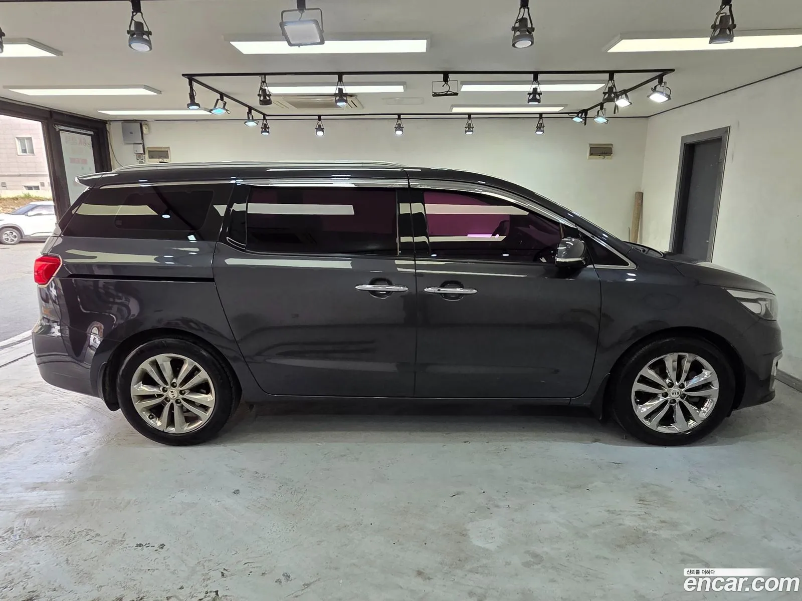 Kia Carnival 2017 — 15