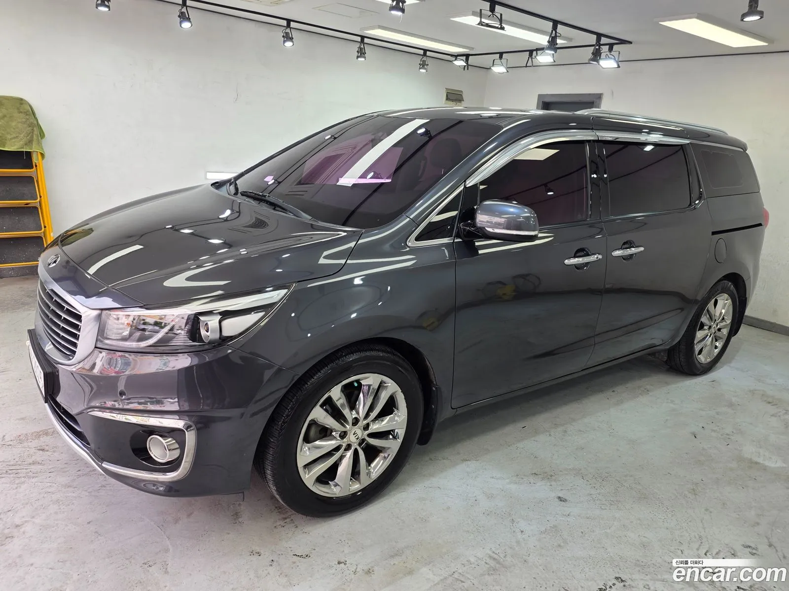 Kia Carnival 2017 — 17