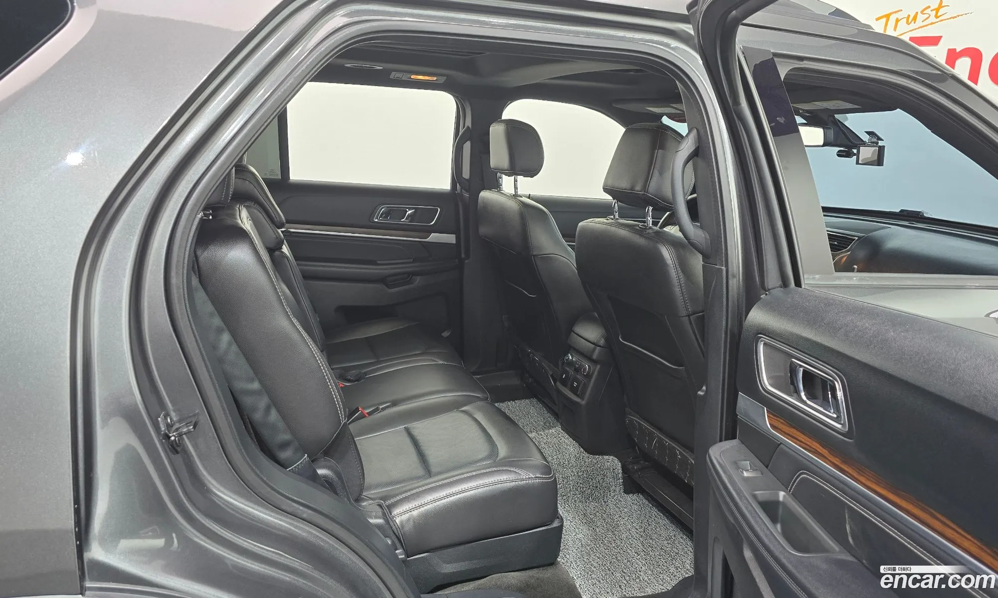 Ford Explorer 2017 — 11