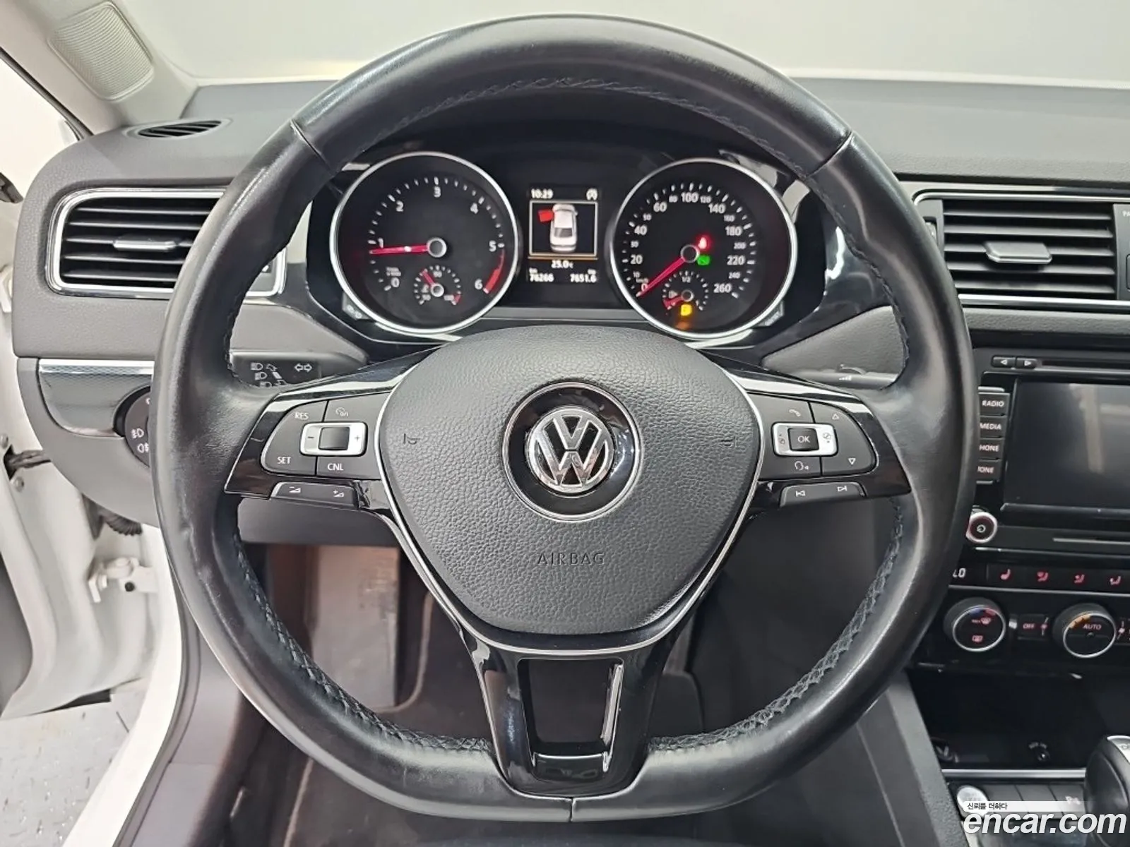 Volkswagen Jetta 2015 — 19