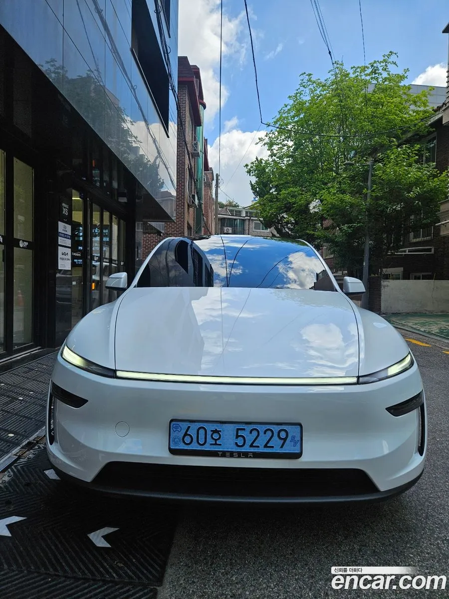 Tesla Model Y 2026 — 7