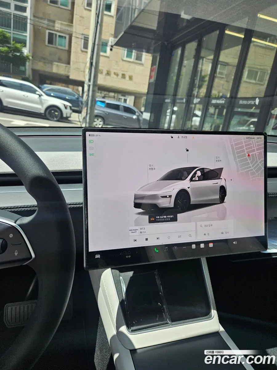 Tesla Model Y 2026 — 9